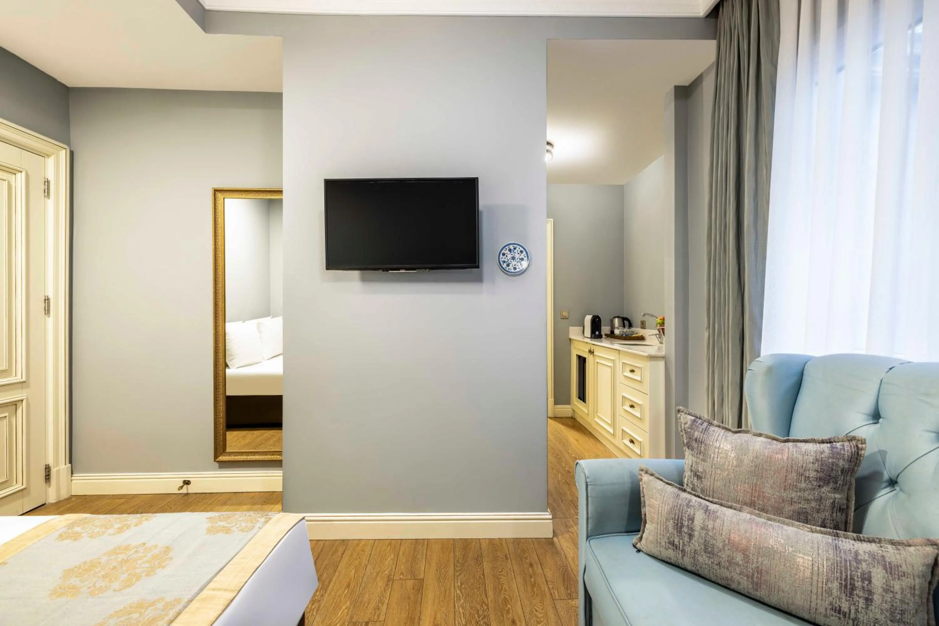 Raymond Hotel Old City