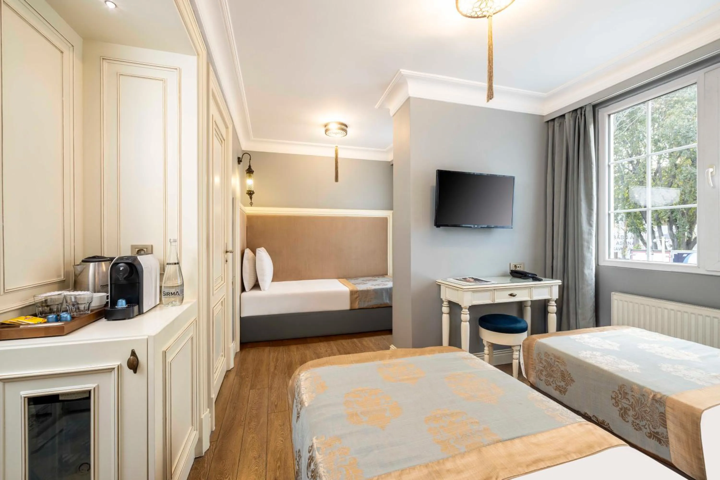 Bed in Raymond Hotel Old City