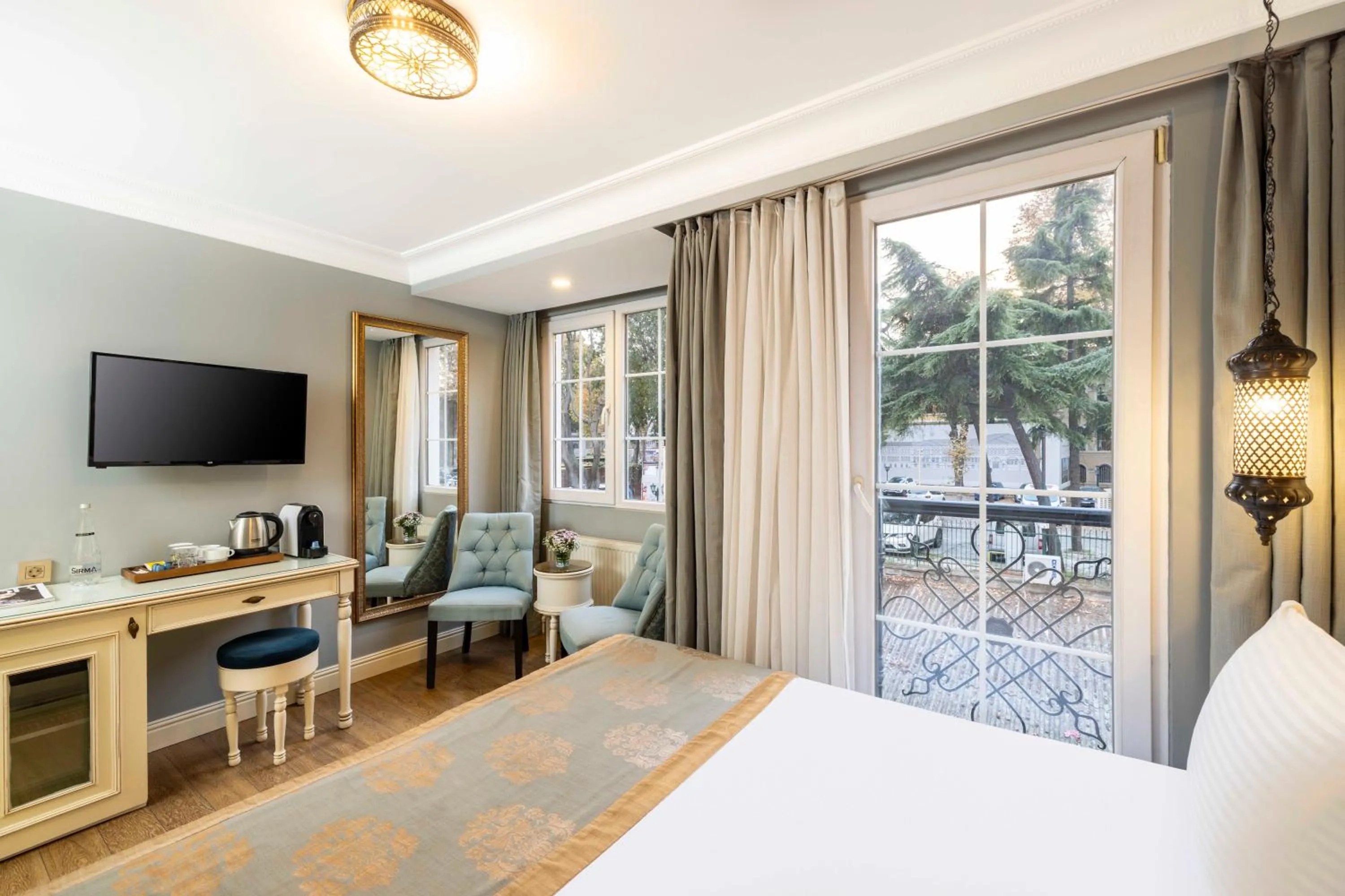 Bed in Raymond Hotel Old City