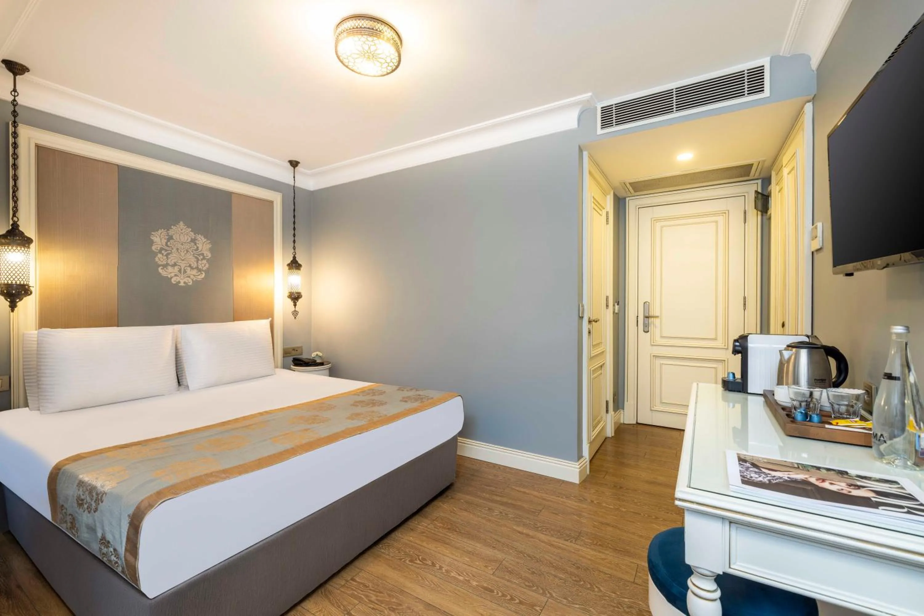 Bed in Raymond Hotel Old City