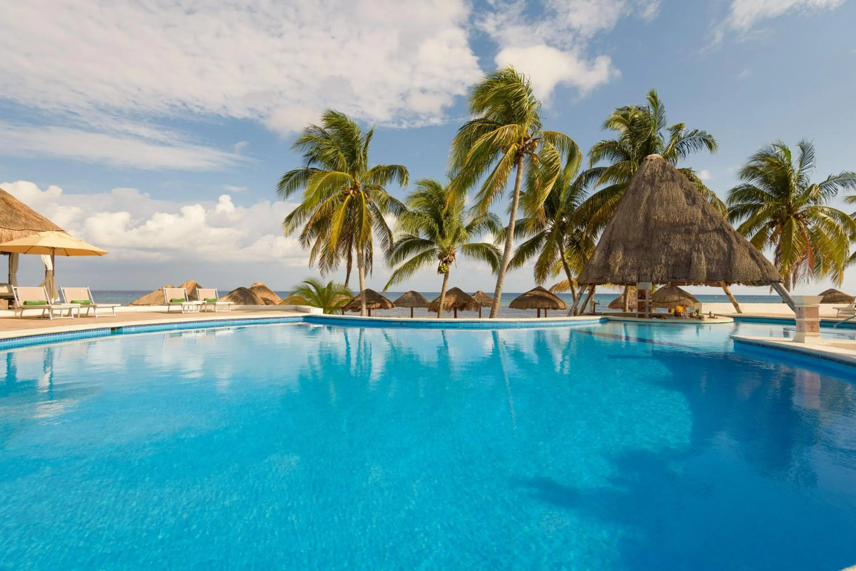 Swimming pool in Melia Cozumel All Inclusive