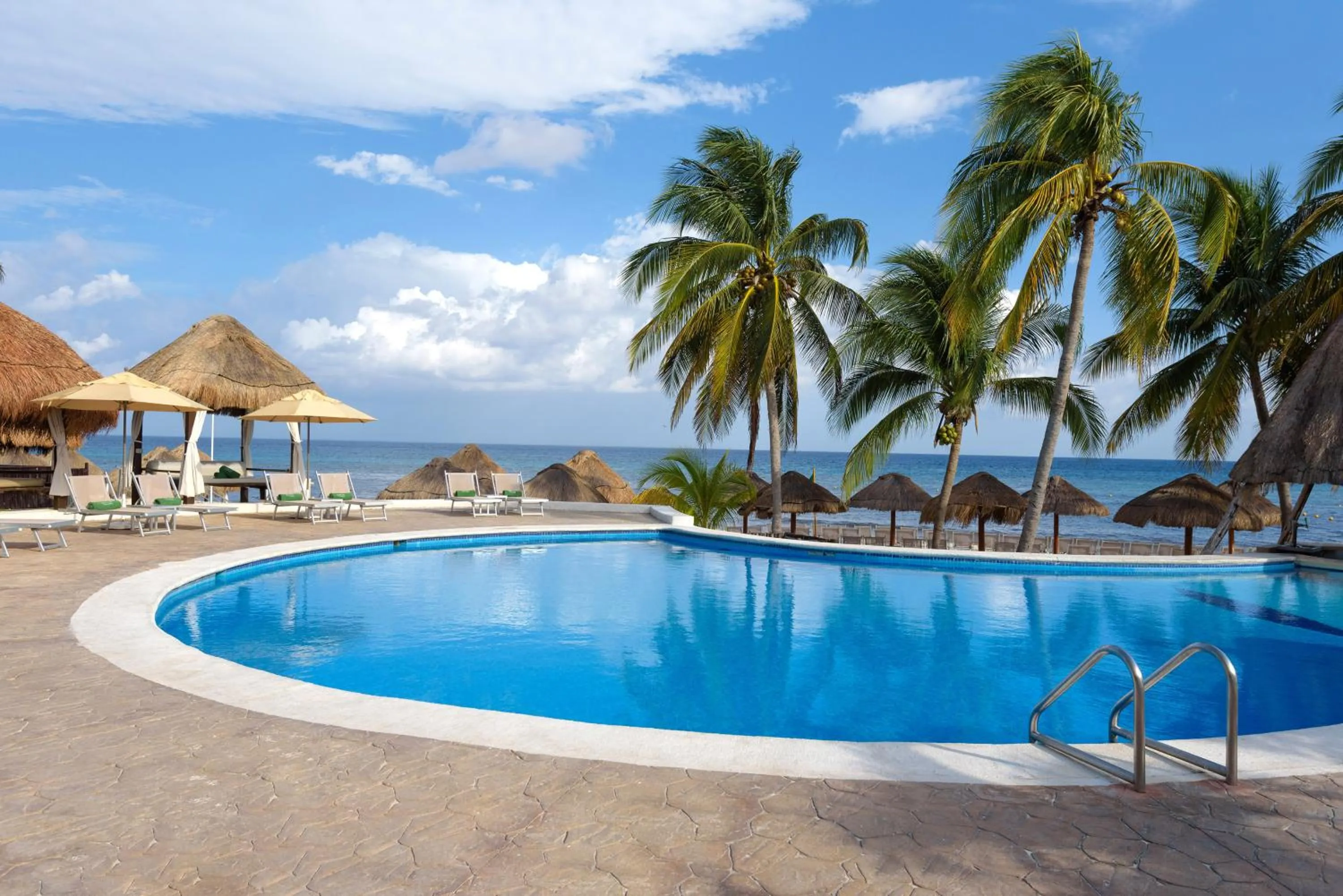 Pool view in Melia Cozumel All Inclusive