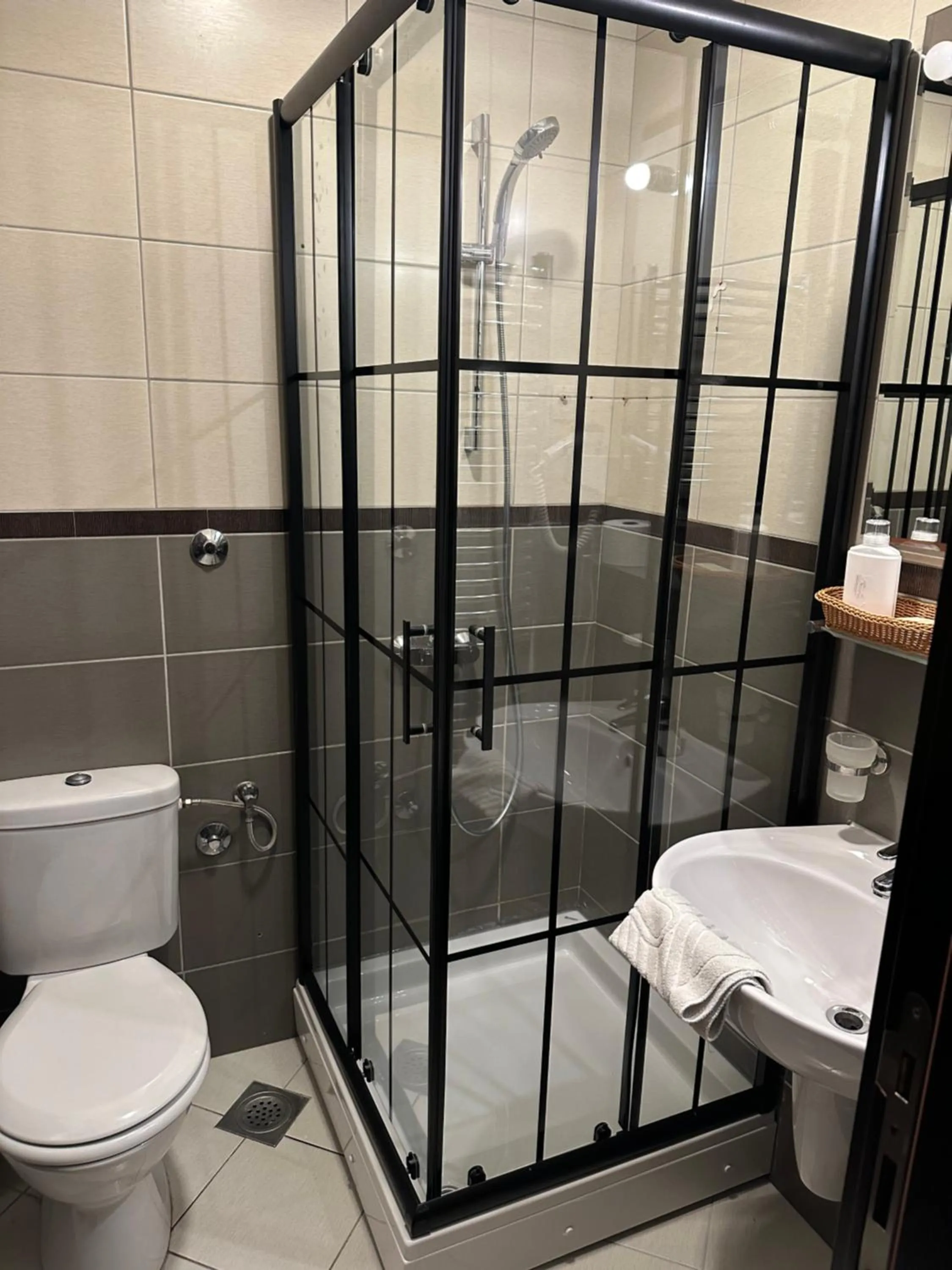 Lucic Rooms & Suites