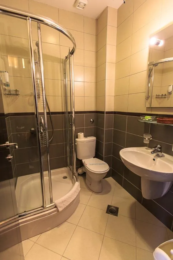 Lucic Rooms & Suites