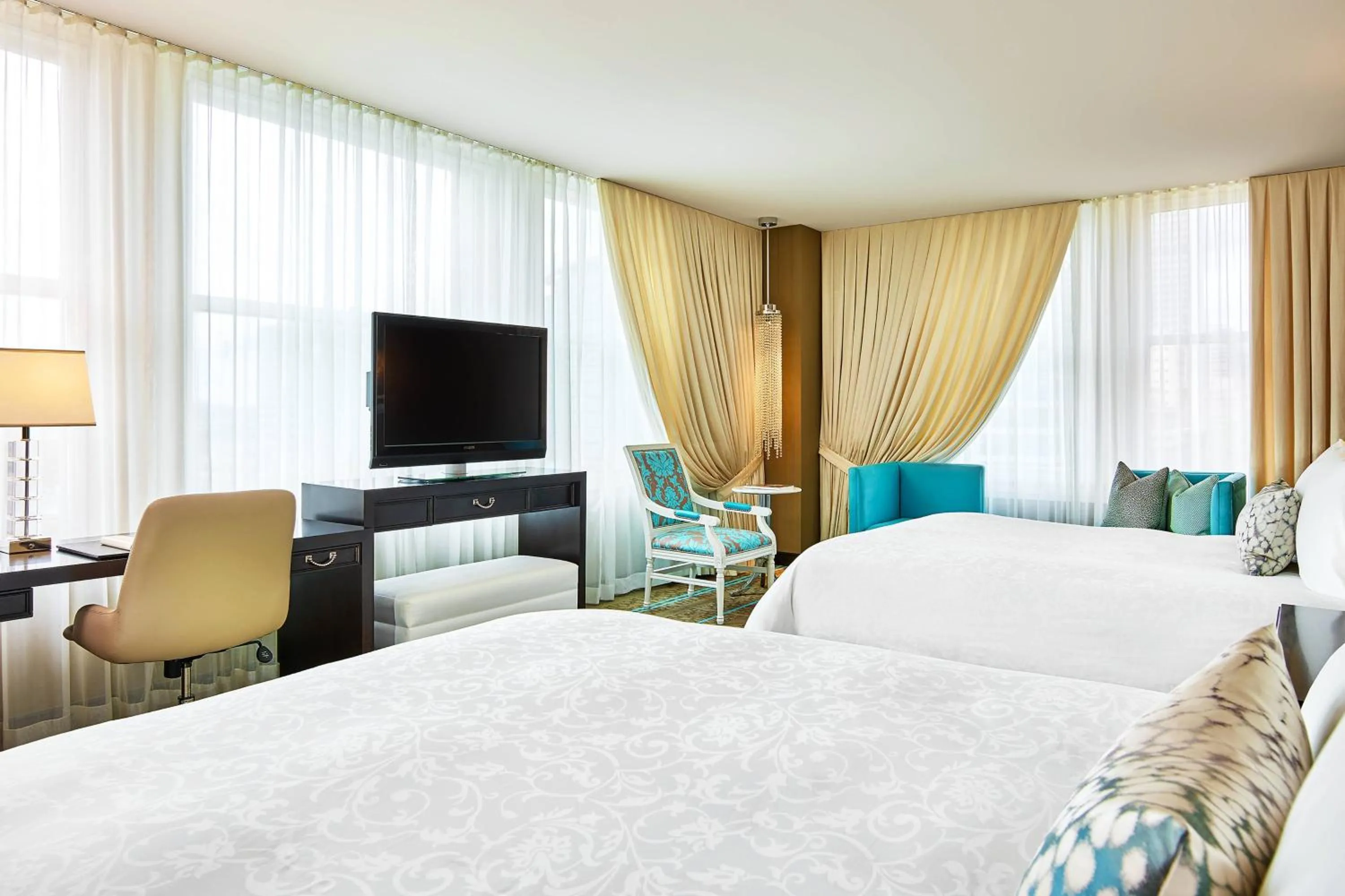 Photo of the whole room, Bed in The Nines, a Luxury Collection Hotel, Portland