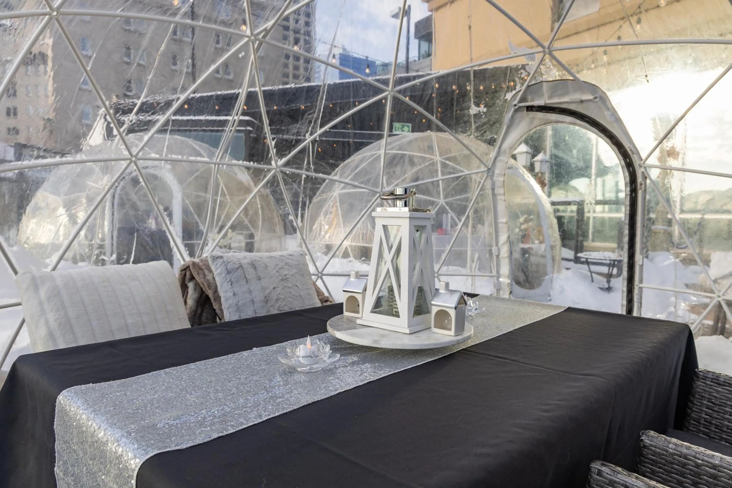 Restaurant/places to eat in Courtyard by Marriott Edmonton Downtown