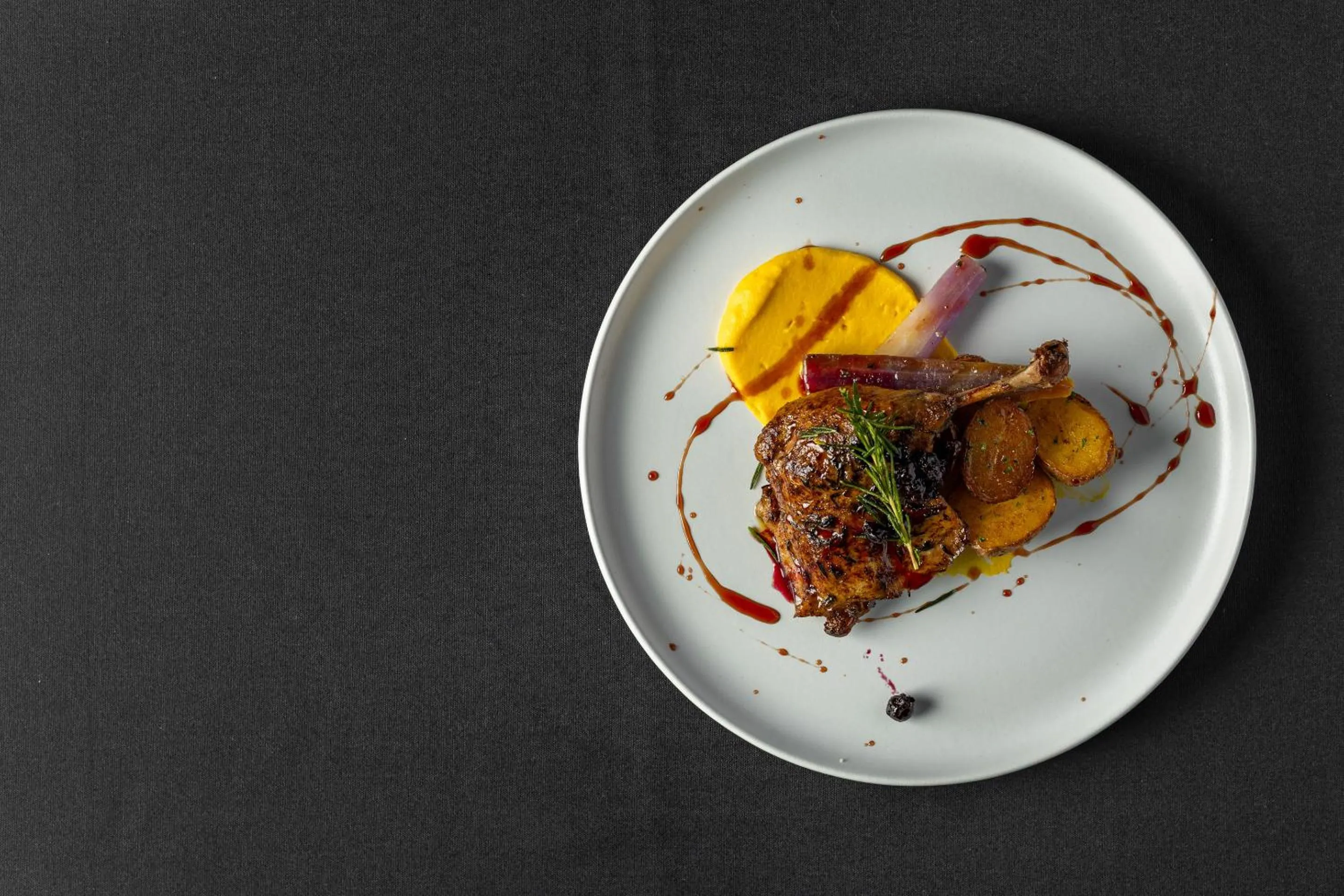 Restaurant/places to eat in Courtyard by Marriott Edmonton Downtown