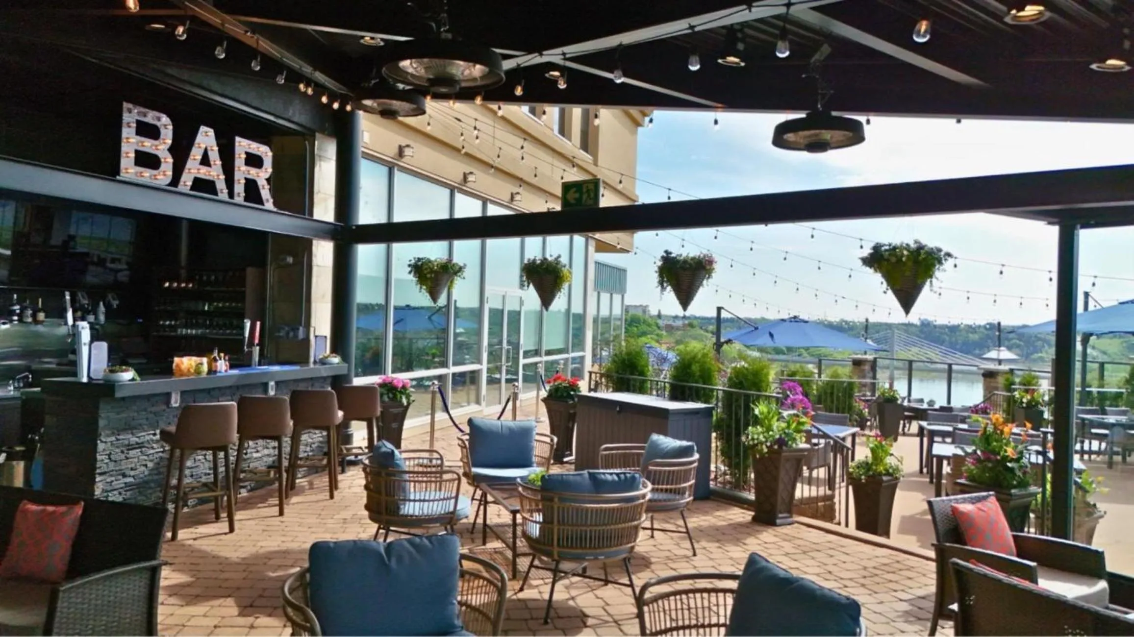 Restaurant/places to eat in Courtyard by Marriott Edmonton Downtown