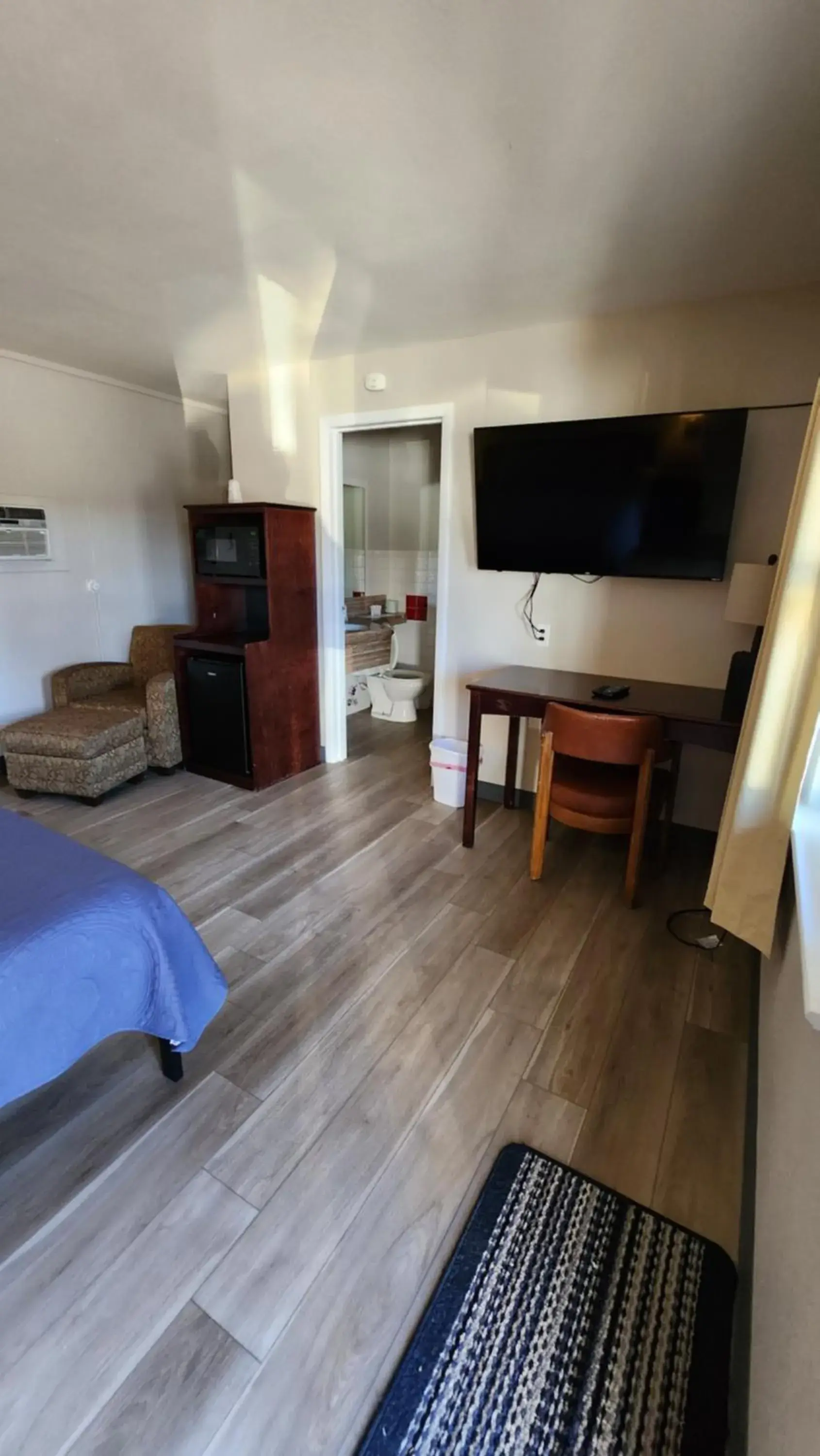 Deluxe King Room in Golden Arrow Motel Deluxe King Room in Golden Arrow Motel