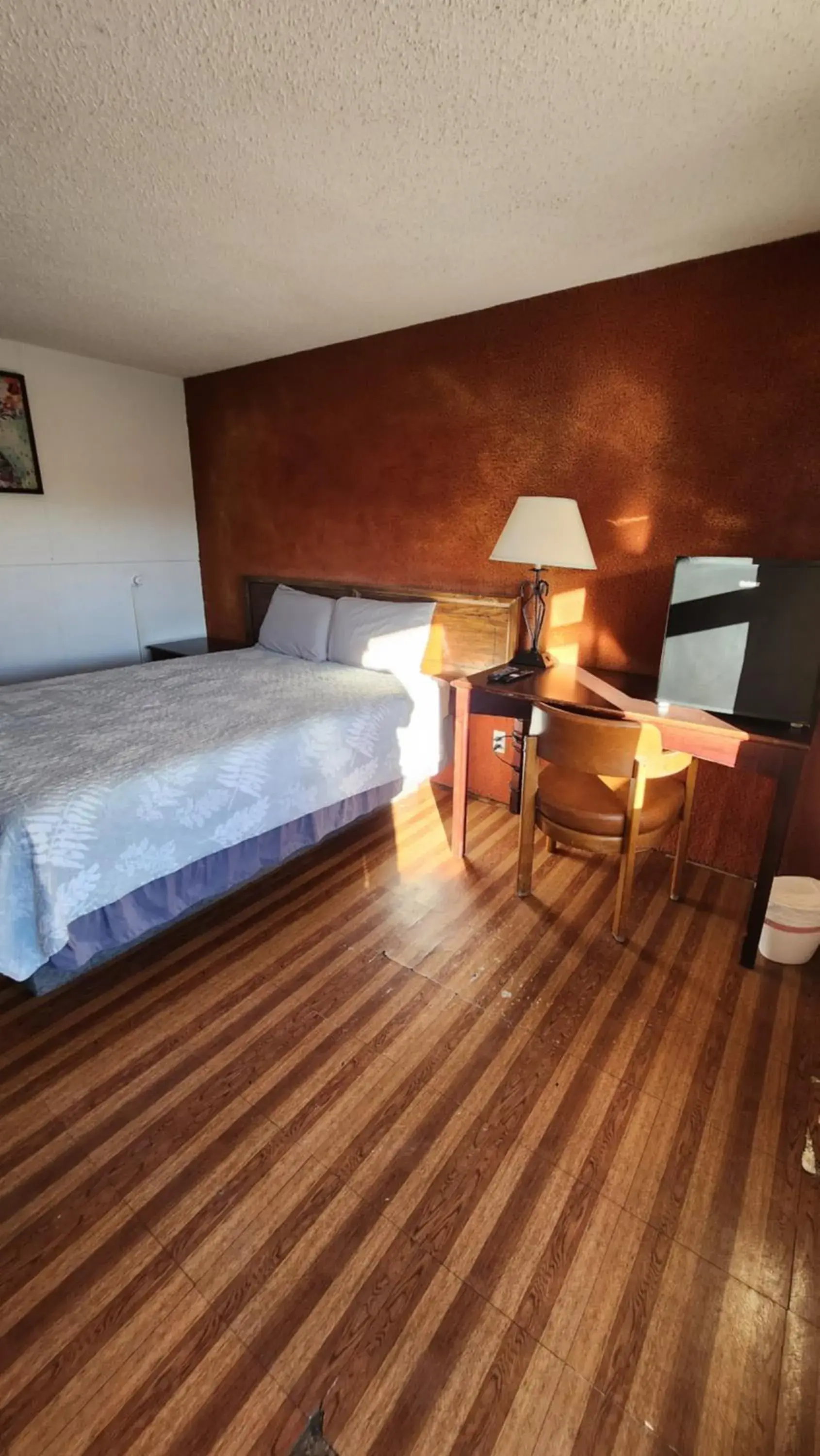 Queen Room in Golden Arrow Motel Queen Room in Golden Arrow Motel