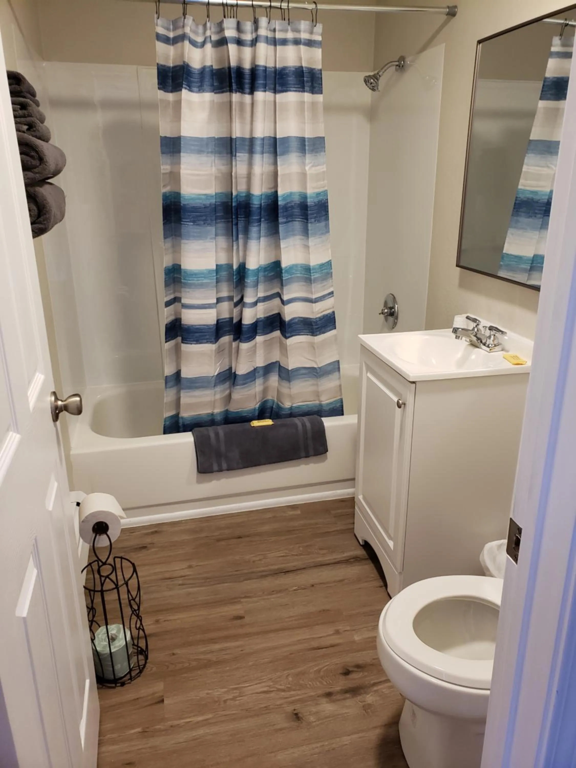 Shower in Golden Arrow Motel