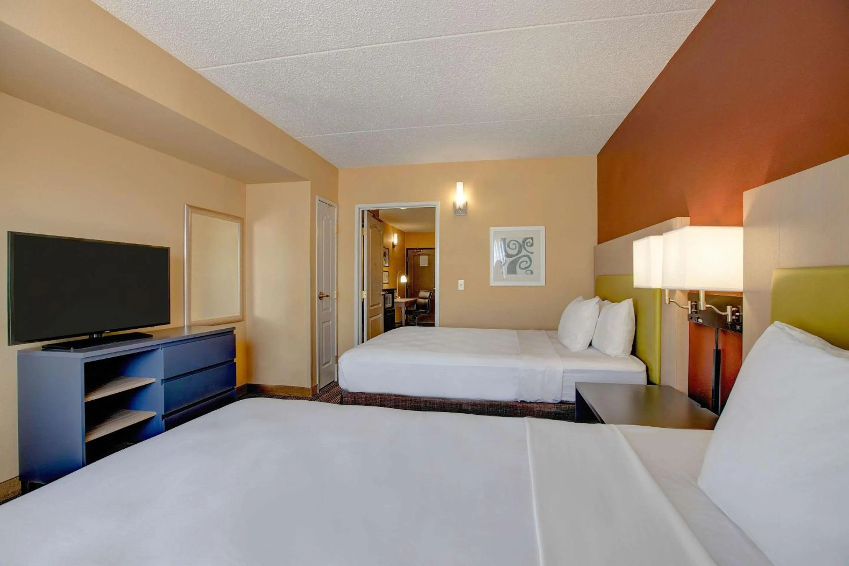 Bedroom, Bed in Comfort Inn & Suites St Paul Northeast