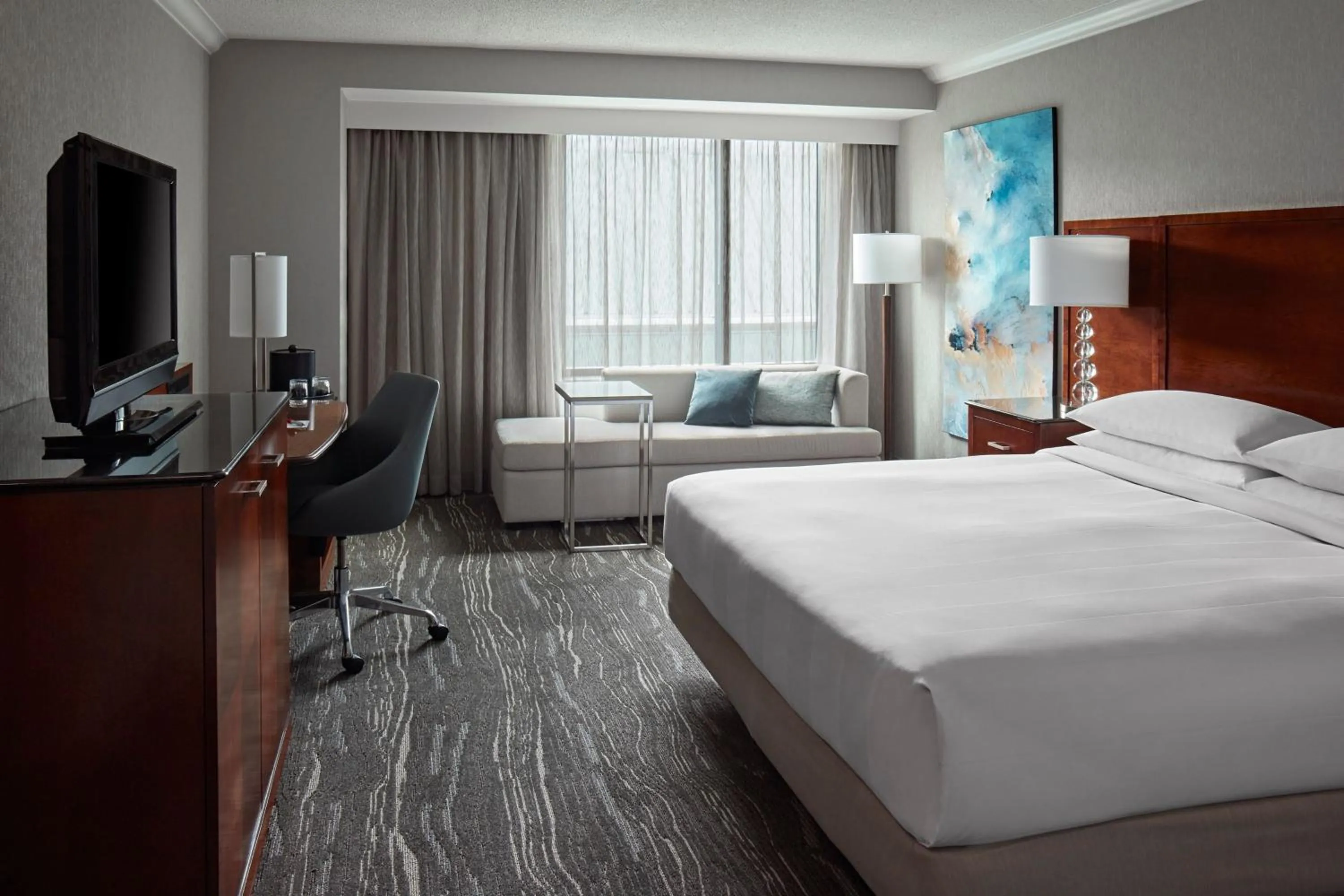 Photo of the whole room, Bed in Halifax Marriott Harbourfront Hotel