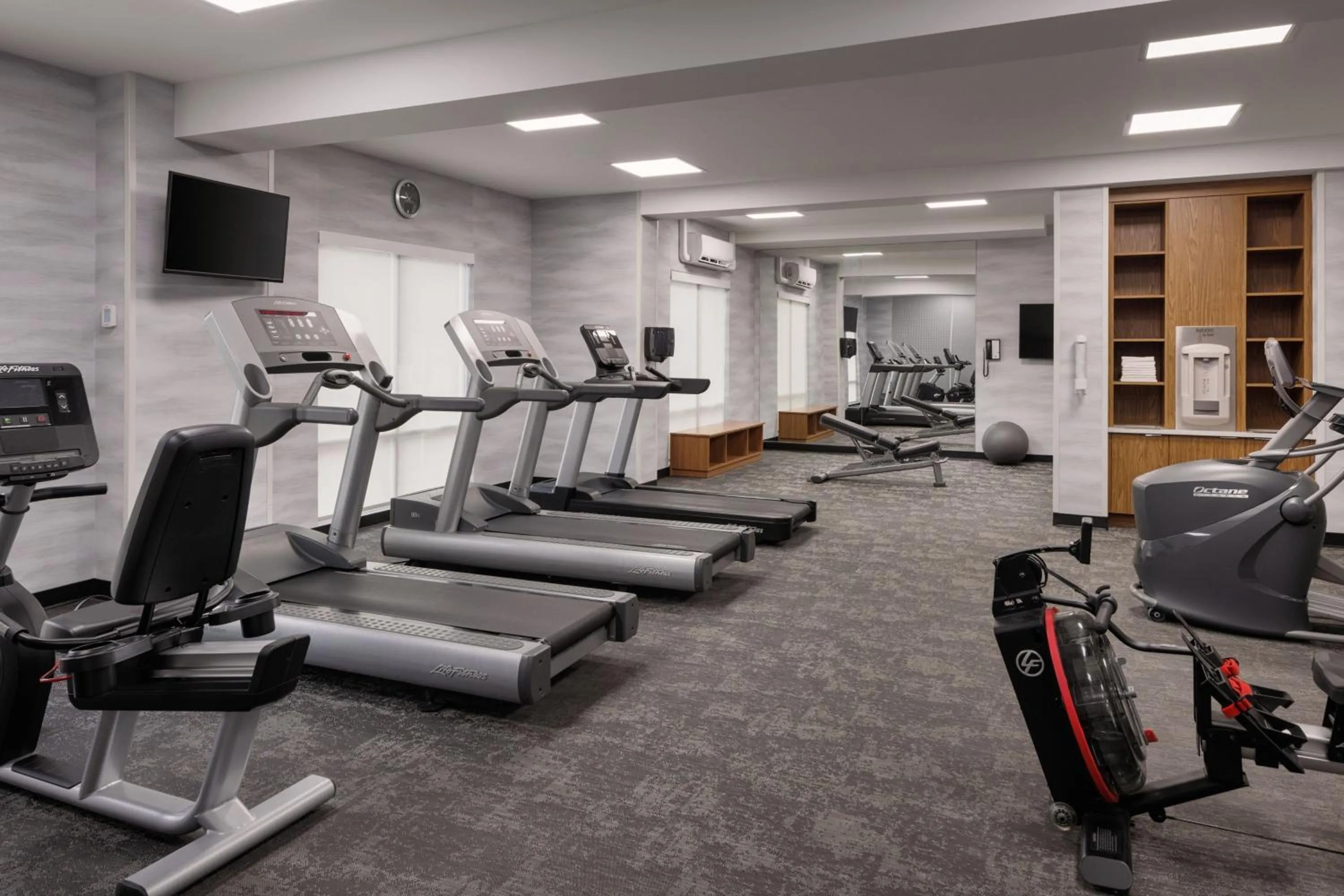 Fitness centre/facilities in Fairfield Inn & Suites by Marriott Kelowna