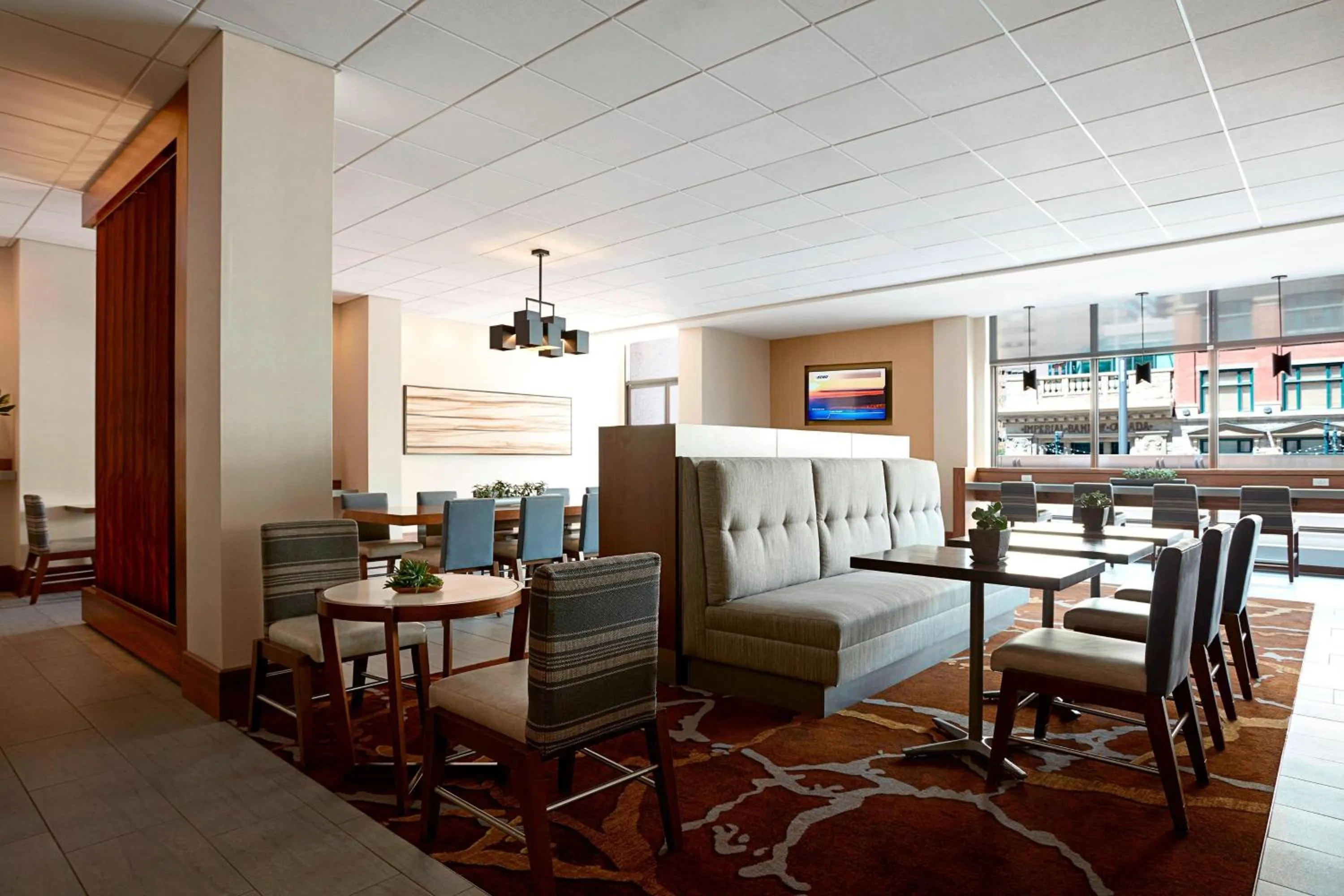 Lounge or bar in Calgary Marriott Downtown Hotel