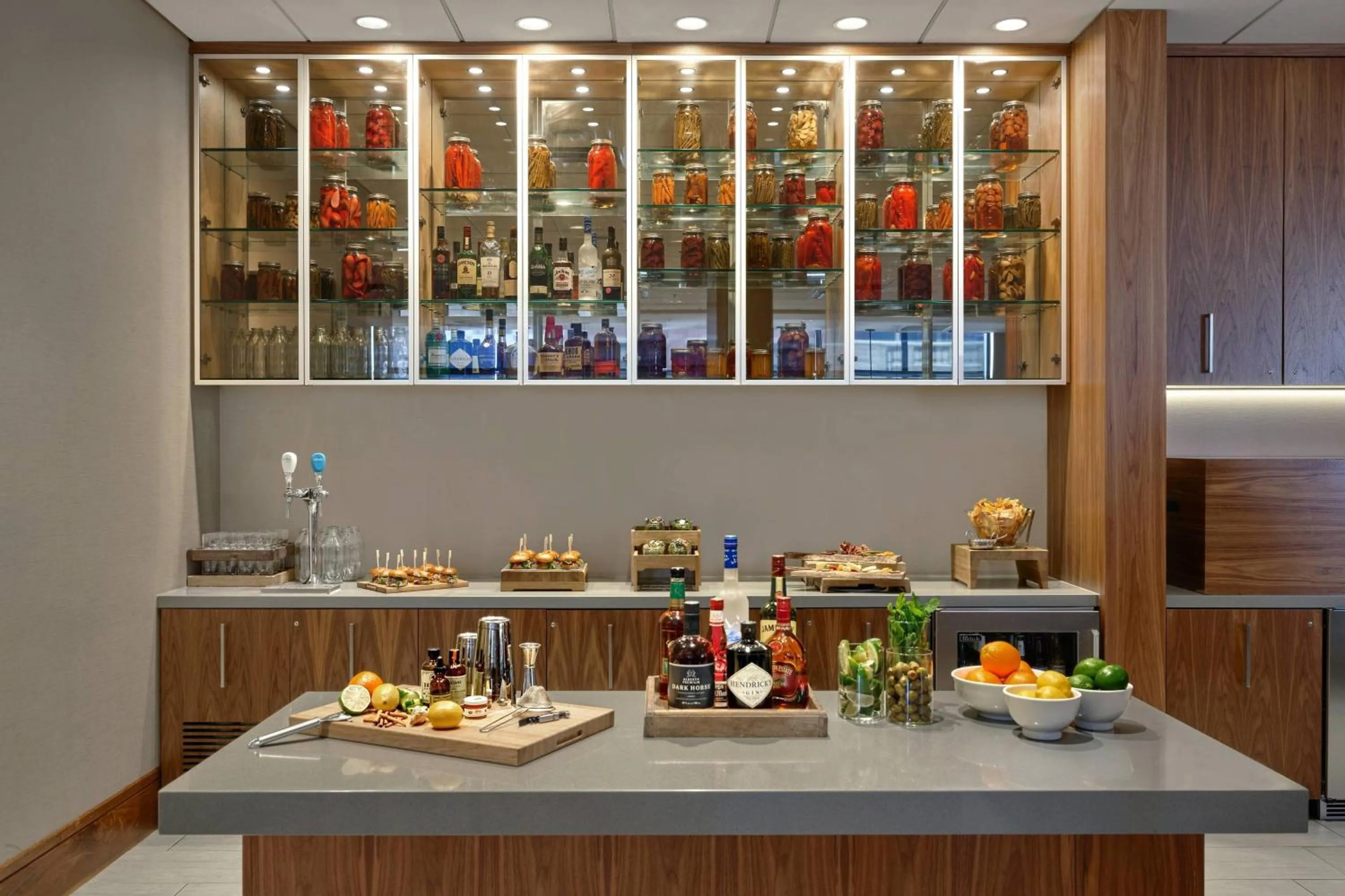 Lounge or bar in Calgary Marriott Downtown Hotel