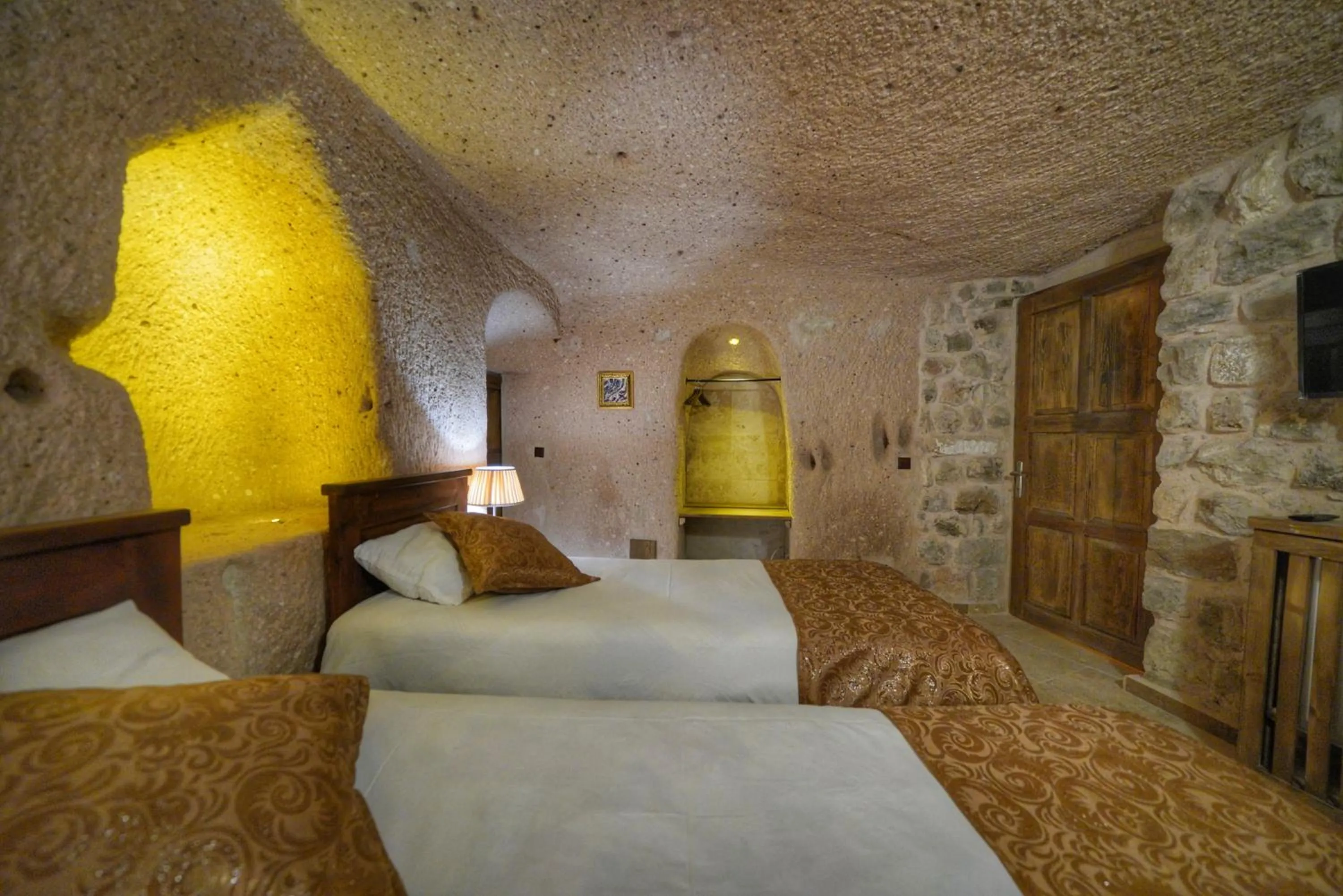 TV and multimedia, Bed in Takaev Cave House