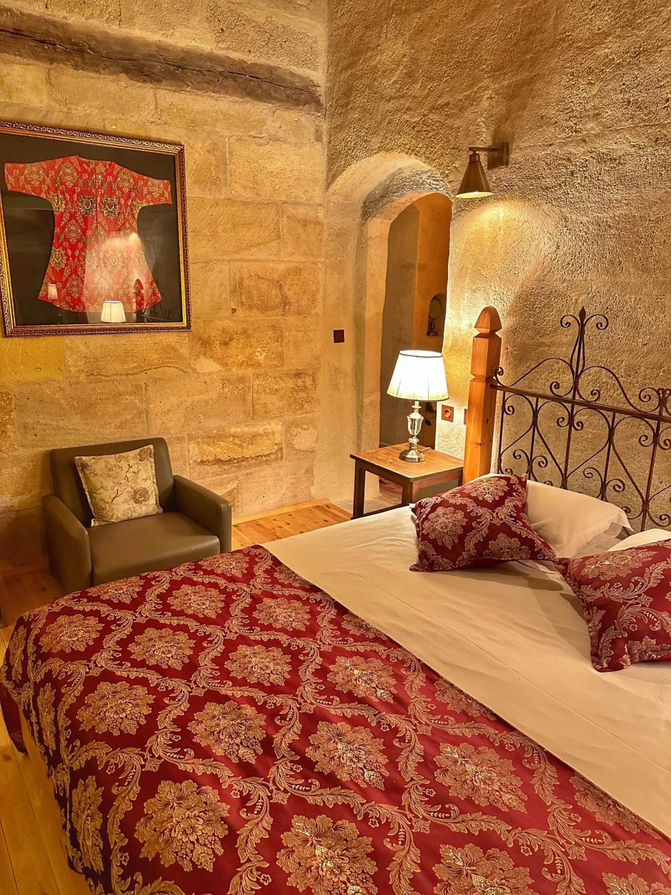 Bedroom, Bed in Takaev Cave House