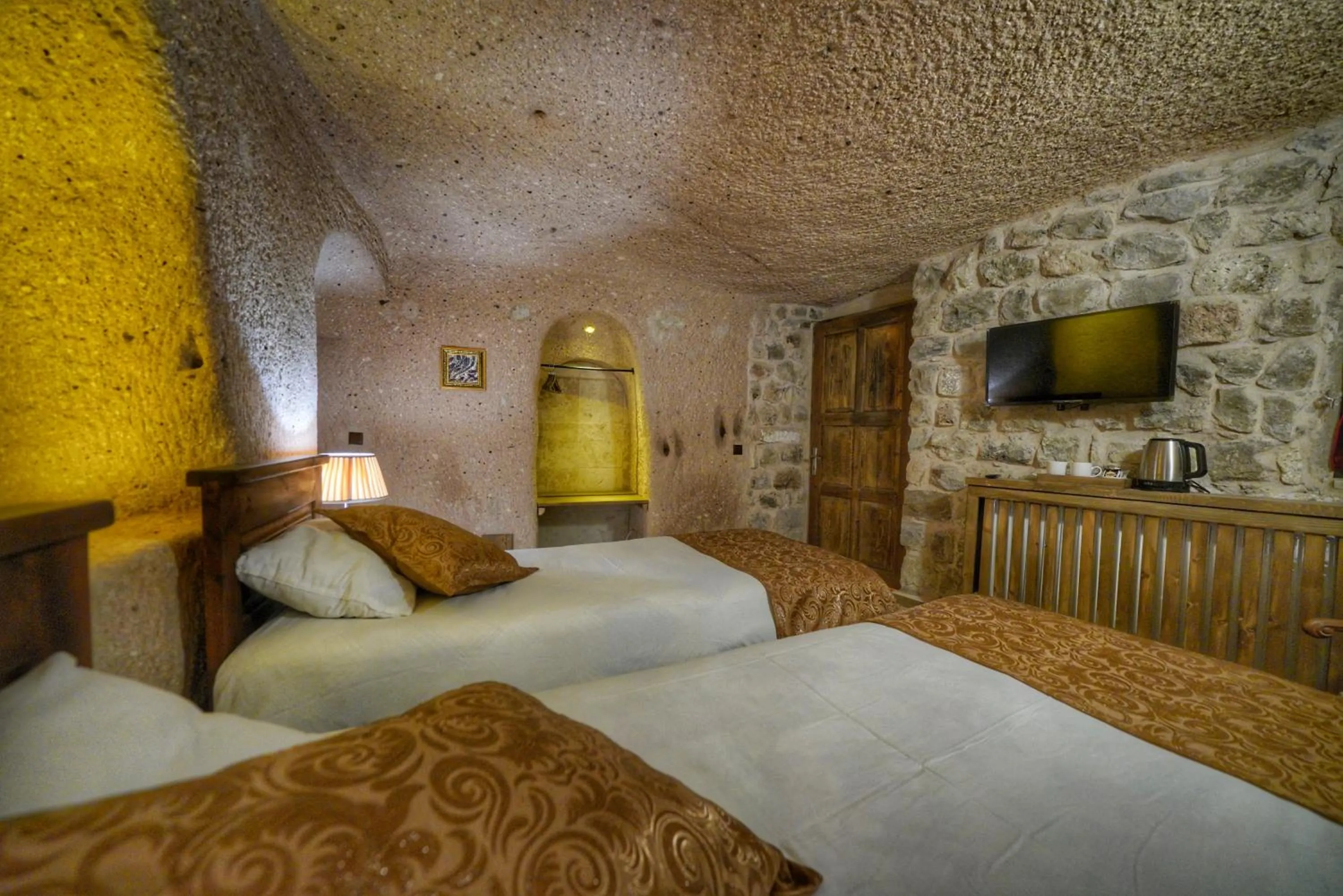 TV and multimedia, Bed in Takaev Cave House