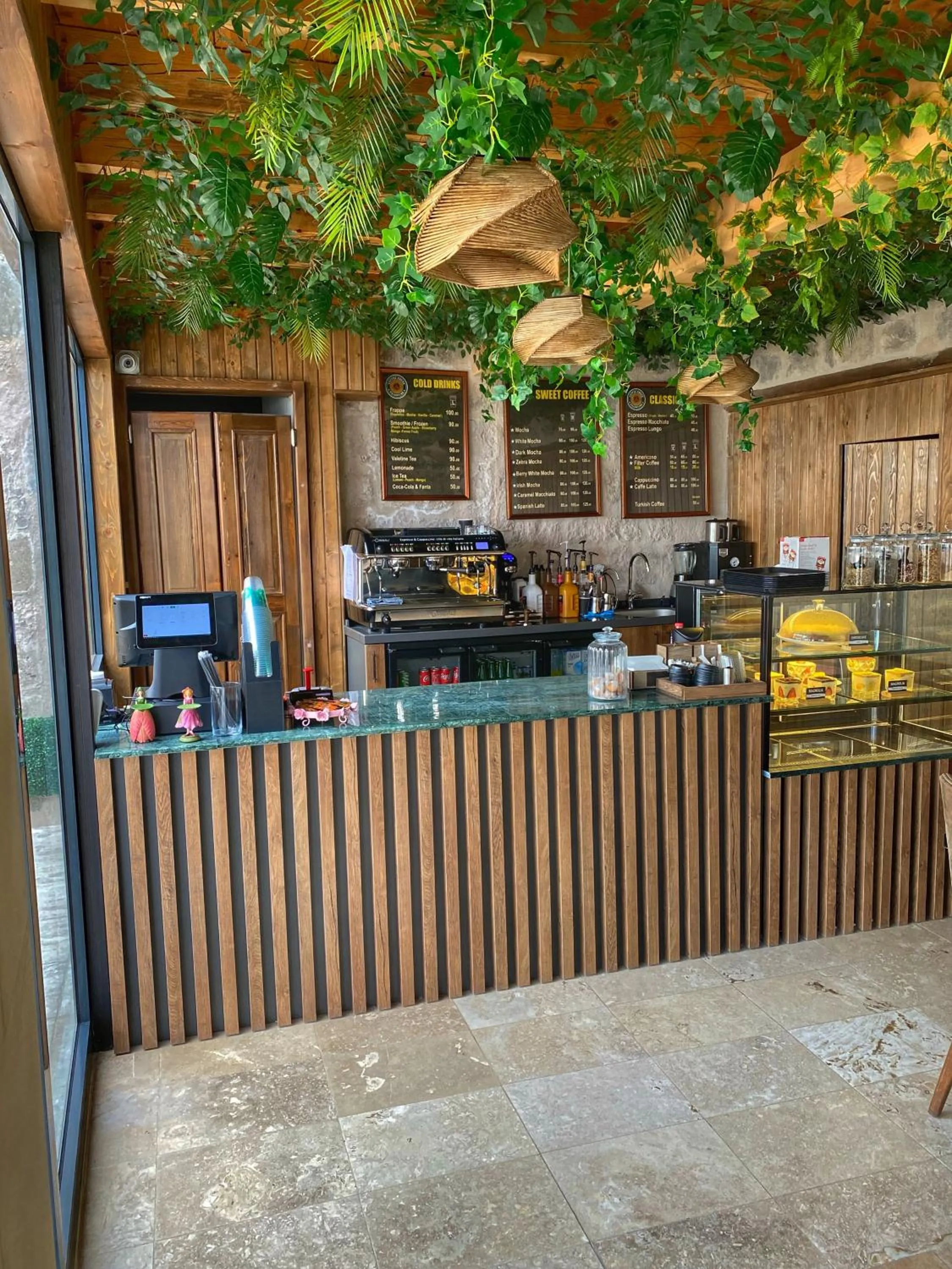 Restaurant/places to eat in Takaev Cave House