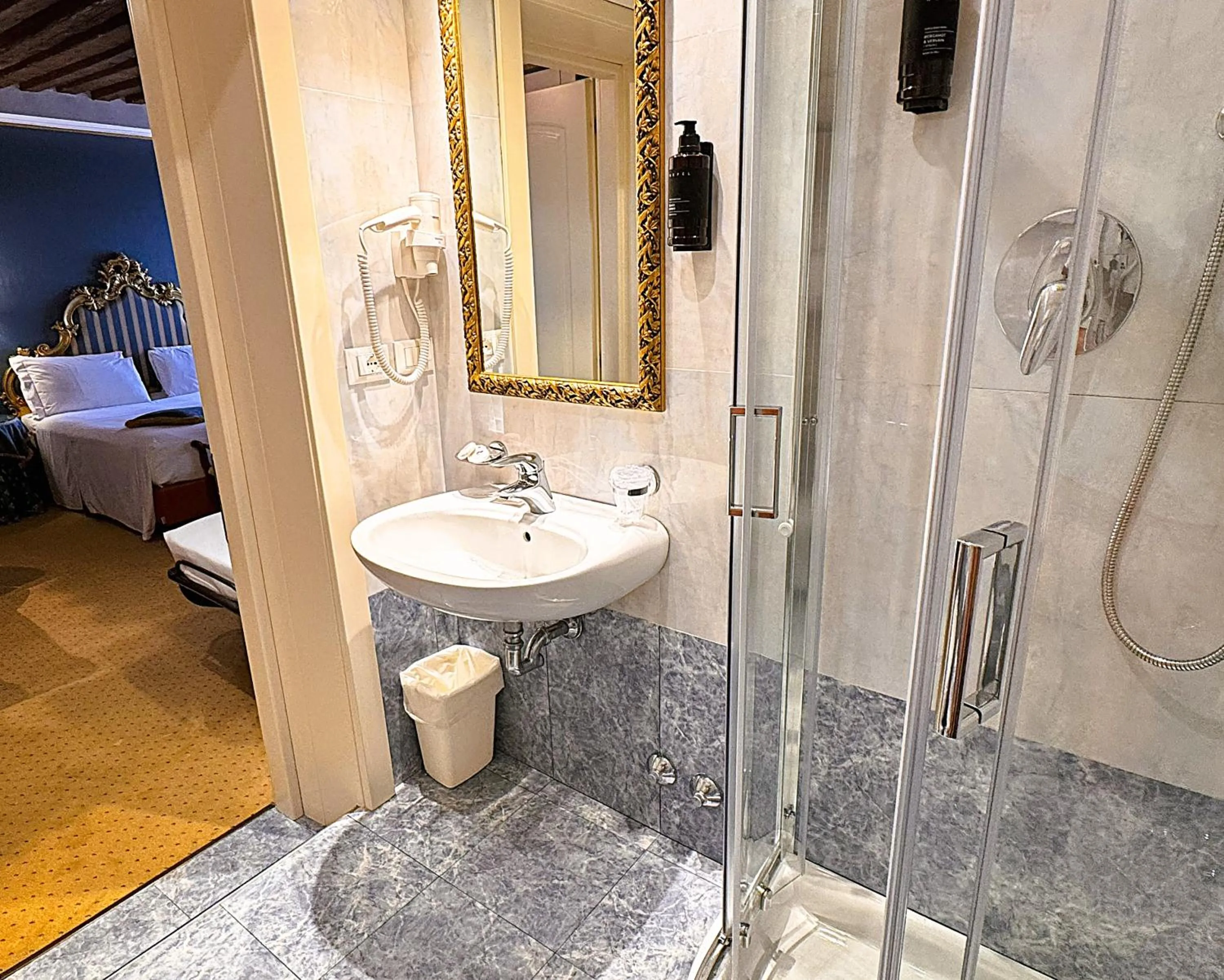 Shower in Hotel Corte Contarina