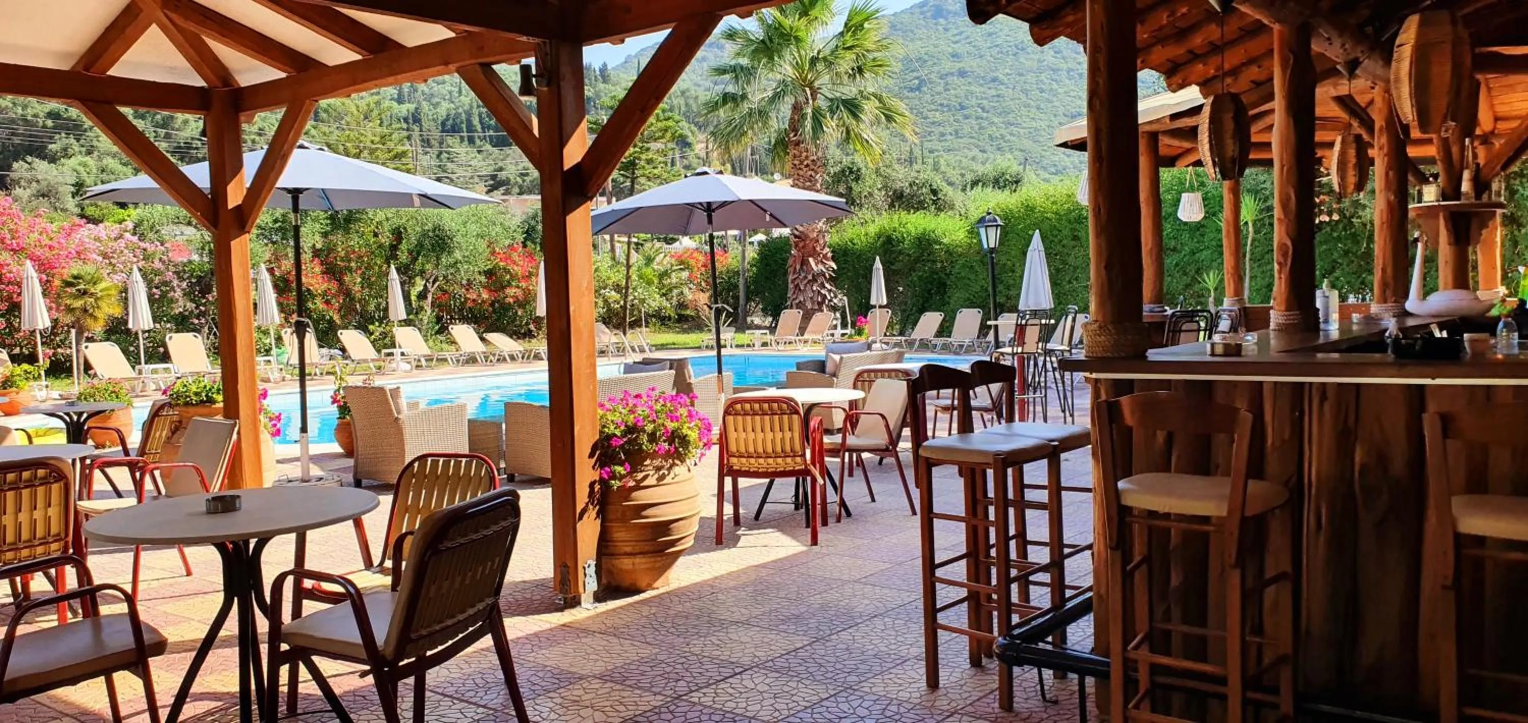 Restaurant/places to eat in Phivos Hotel