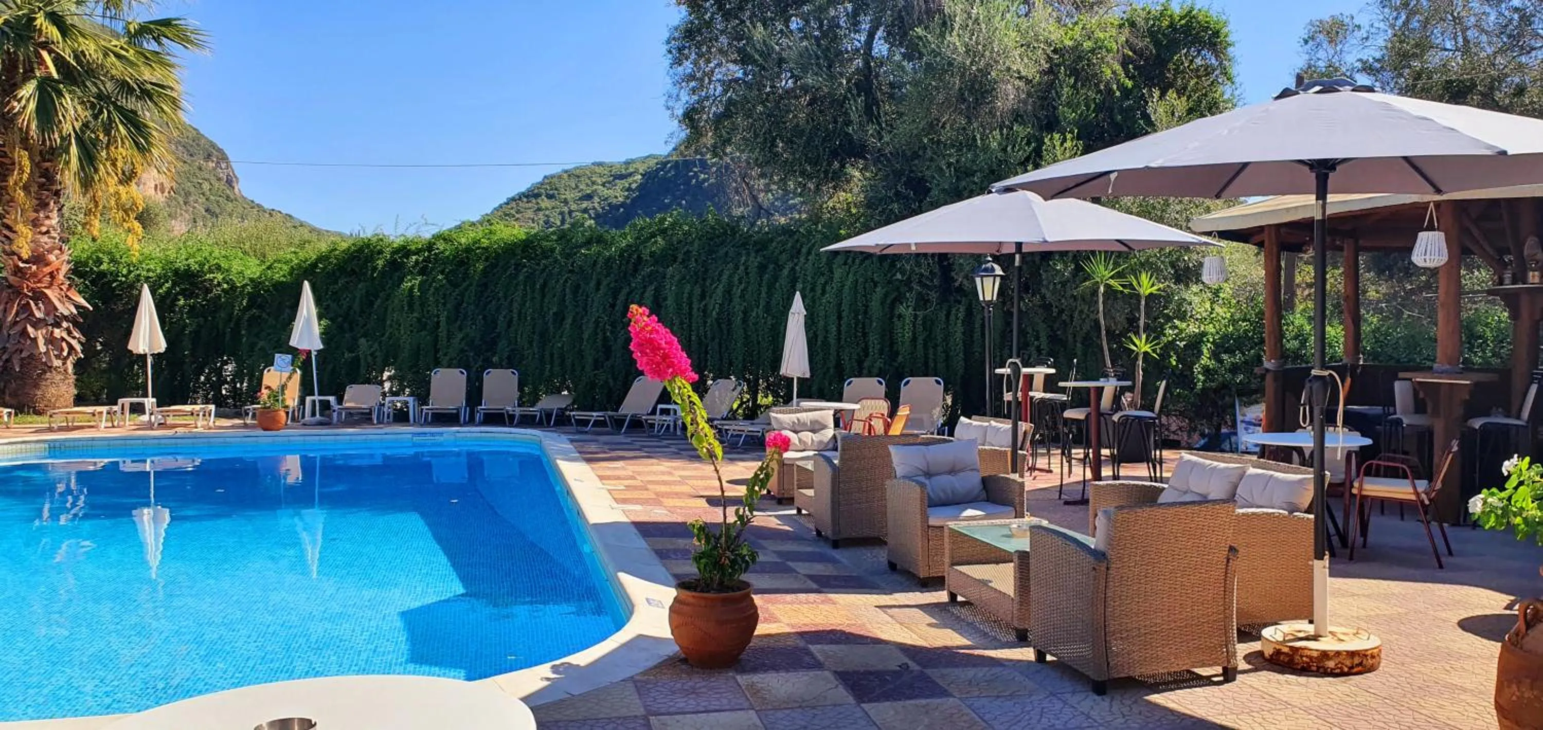 Restaurant/places to eat in Phivos Hotel