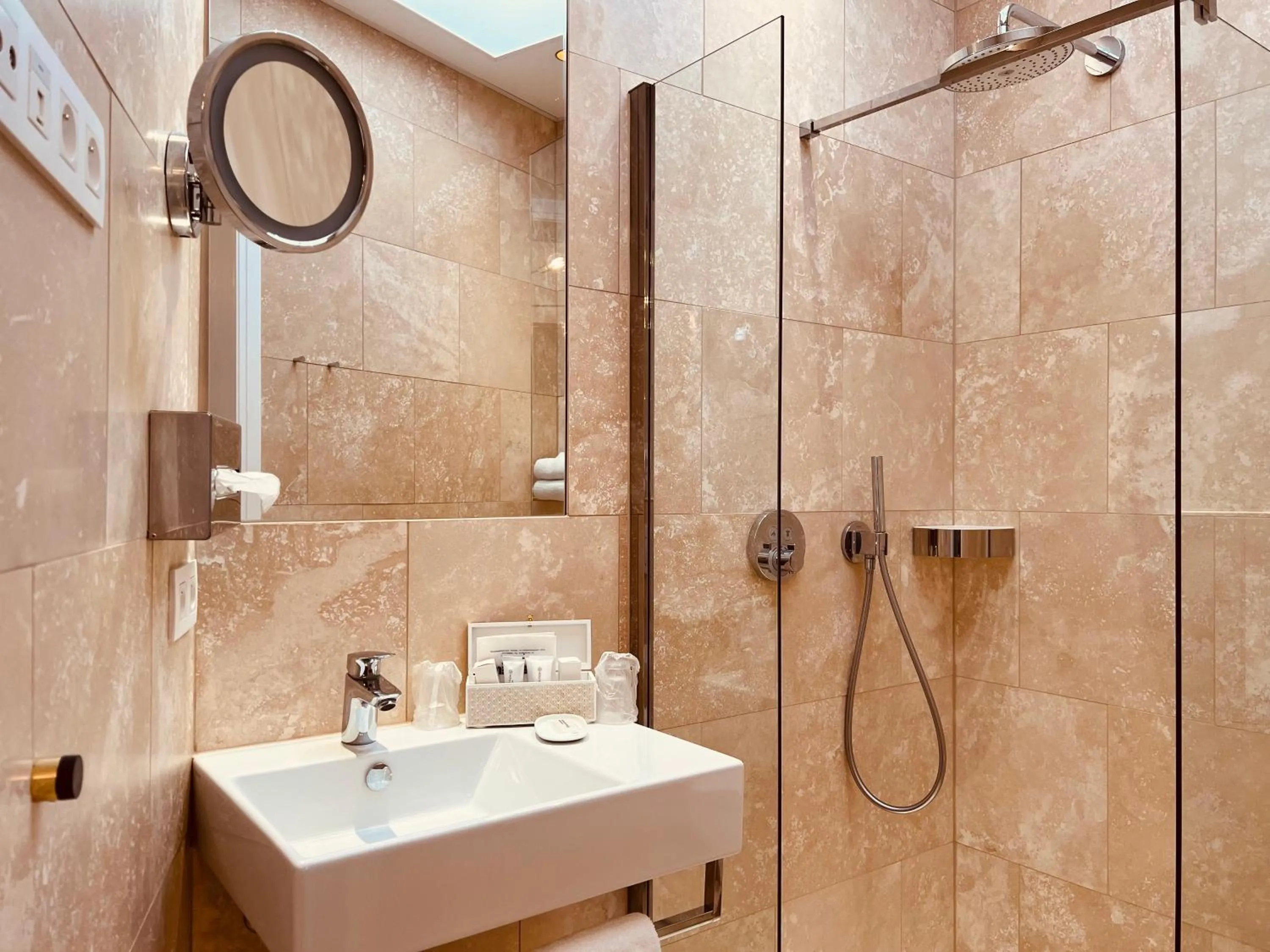 Shower in Gatsby Hotel - Adults Only - Small Luxury Hotel - by F-Hotels