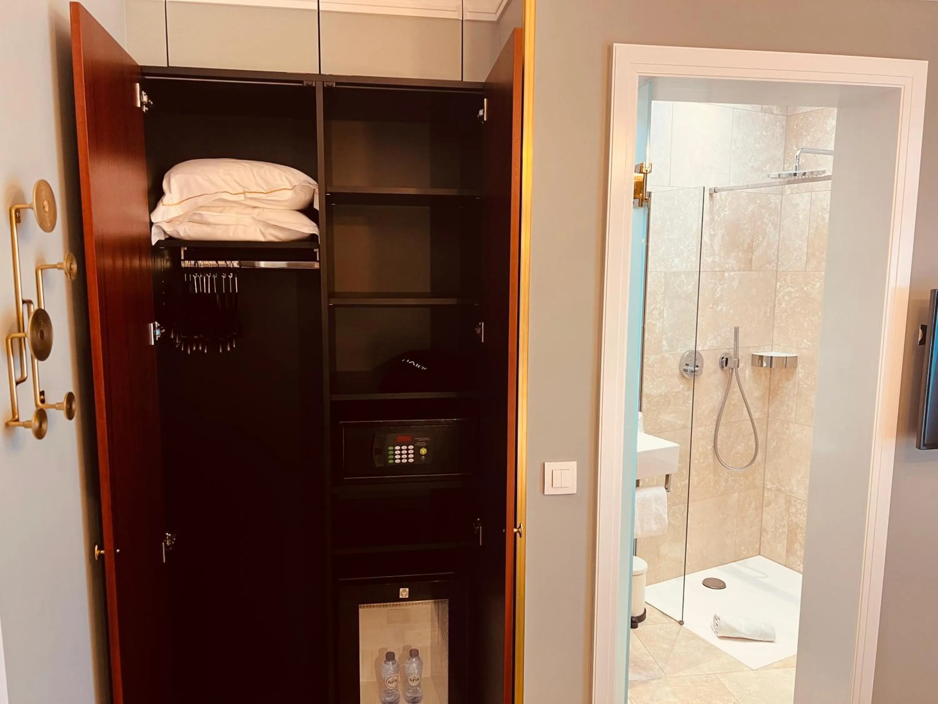 wardrobe in Gatsby Hotel - Adults Only - Small Luxury Hotel - by F-Hotels