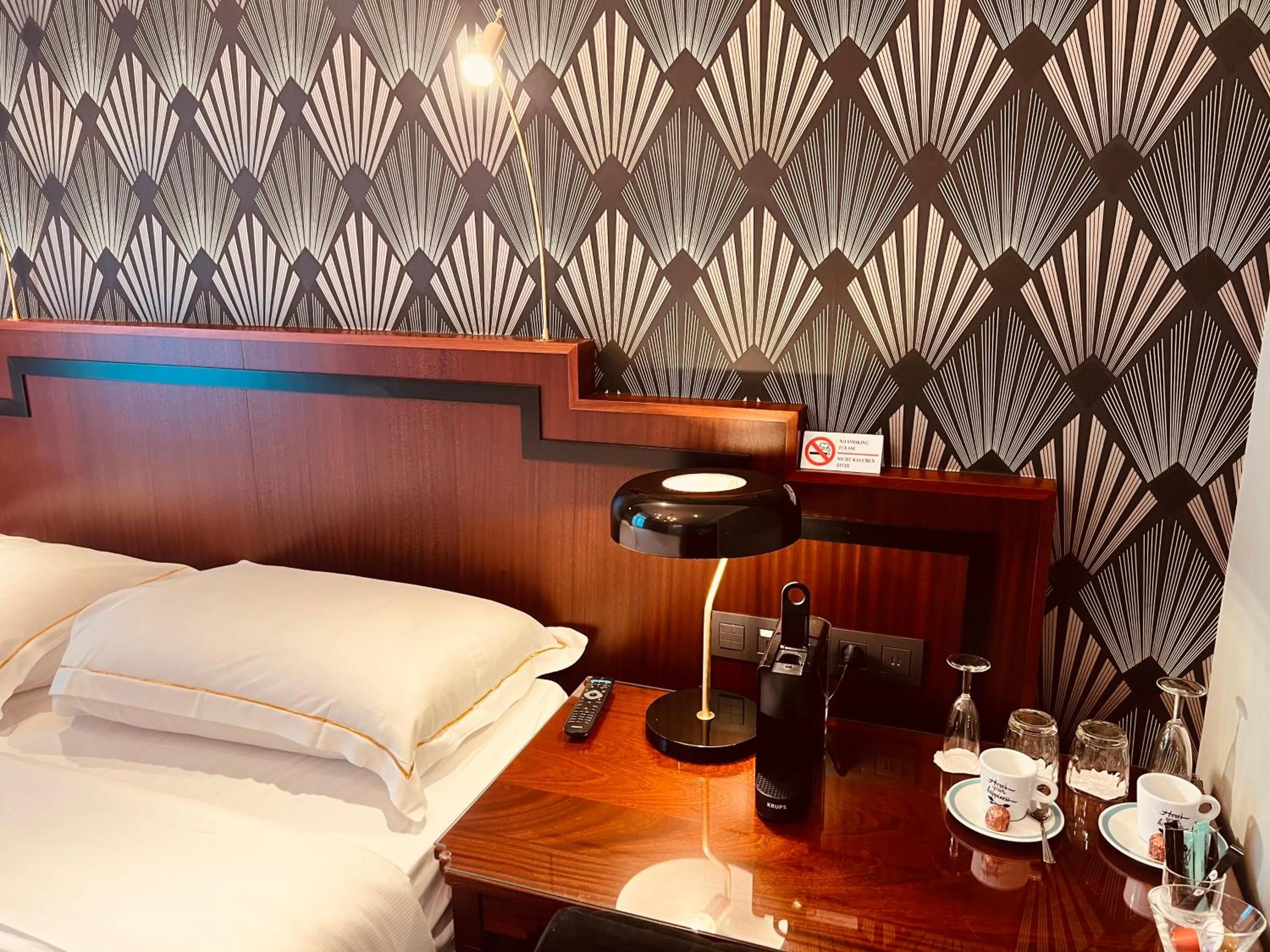 Coffee/tea facilities, Bed in Gatsby Hotel - Adults Only - Small Luxury Hotel - by F-Hotels