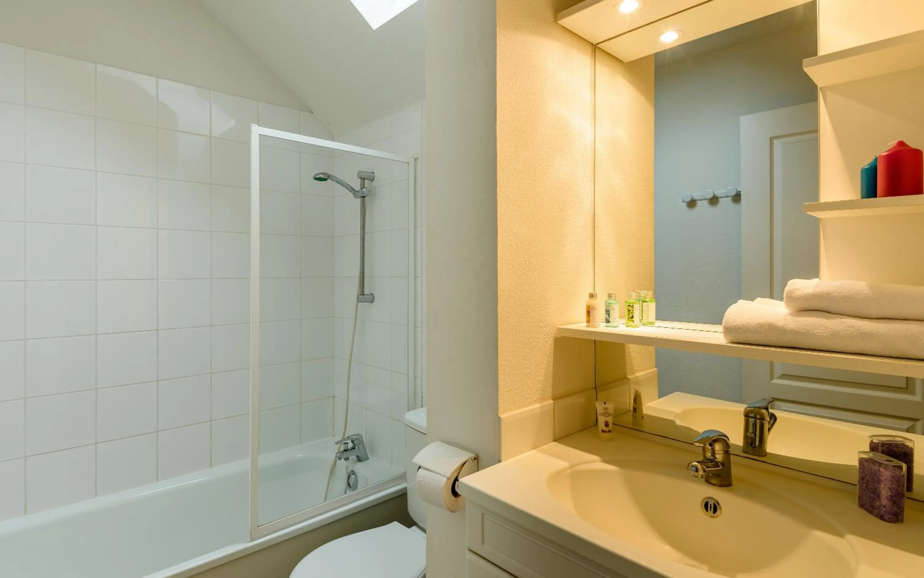 Bathroom in Lagrange Vacances Le Hameau De Peemor Pen