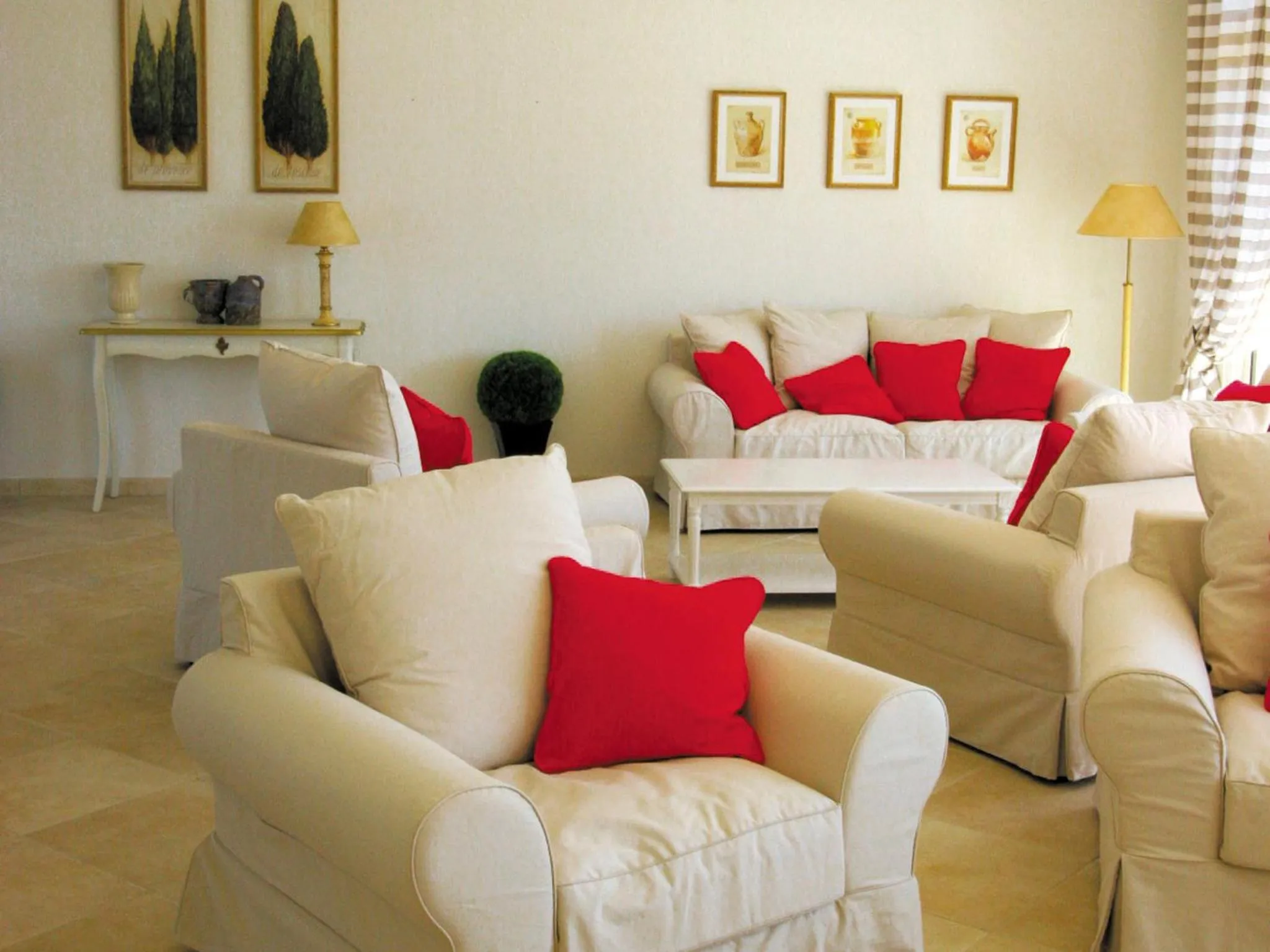 Lobby or reception in Lagrange Vacances Les Bastides des Chaumettes