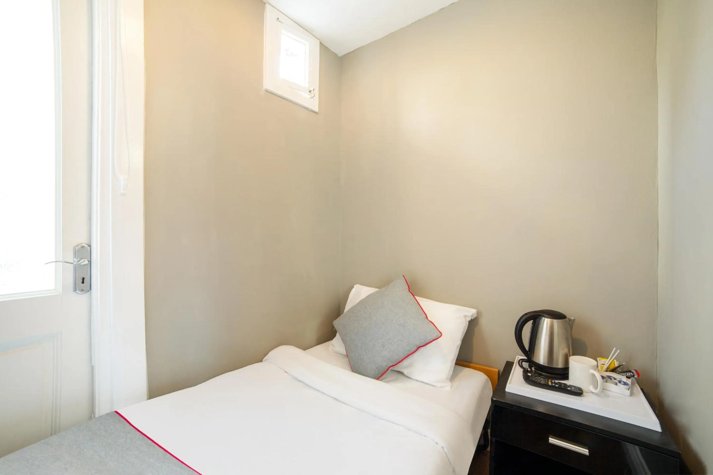 Bed in Belgravia Rooms Hotel