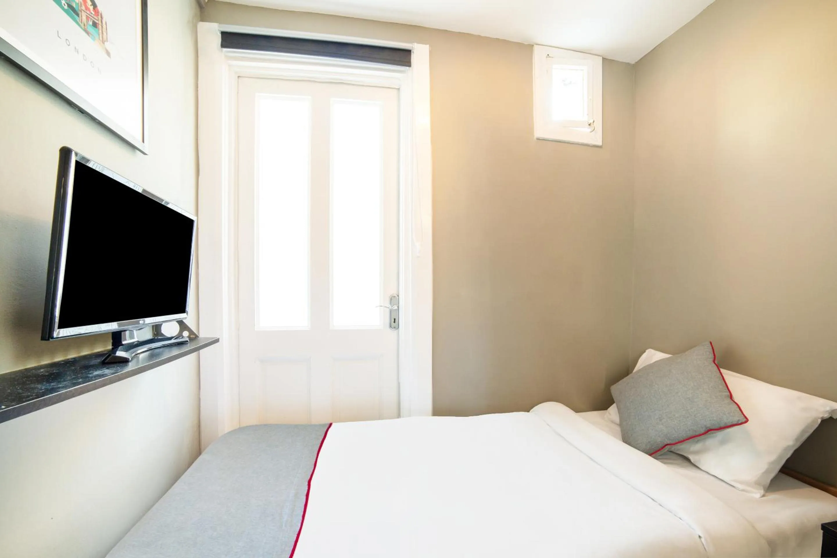 Bed in Belgravia Rooms Hotel