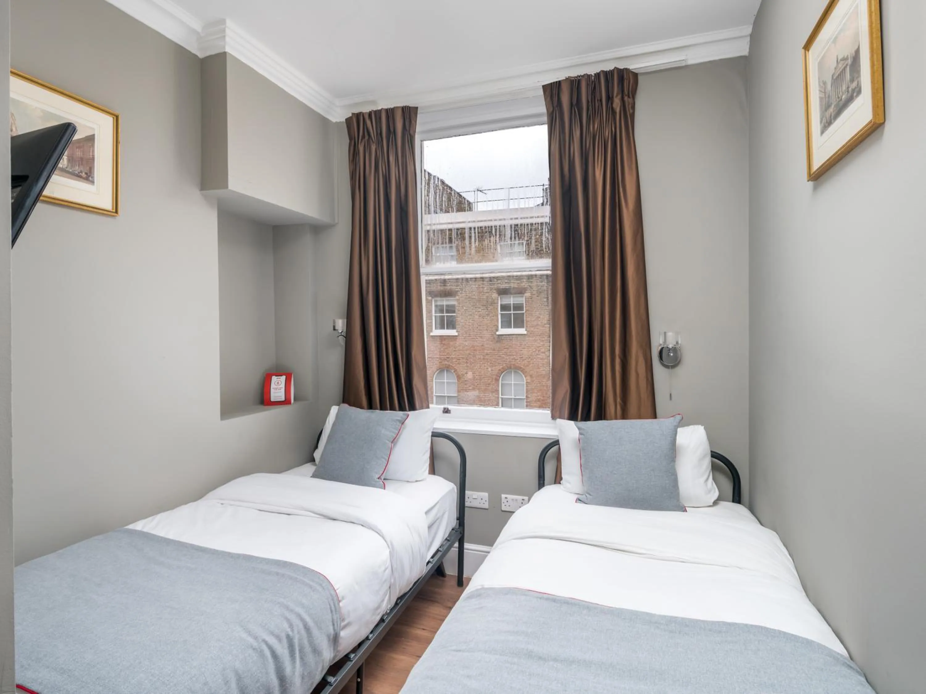 Bedroom in Belgravia Rooms Hotel