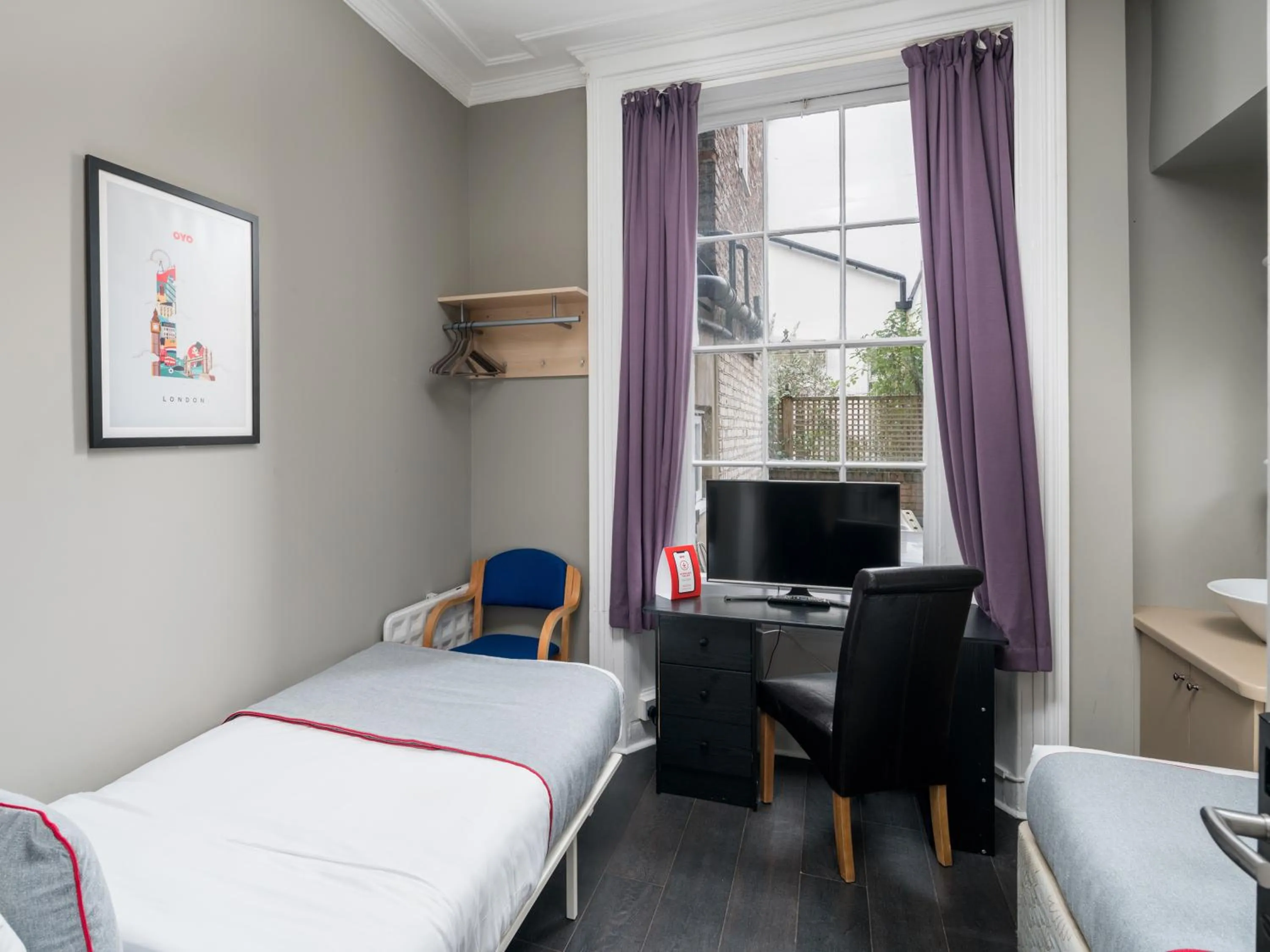 Bedroom in Belgravia Rooms Hotel