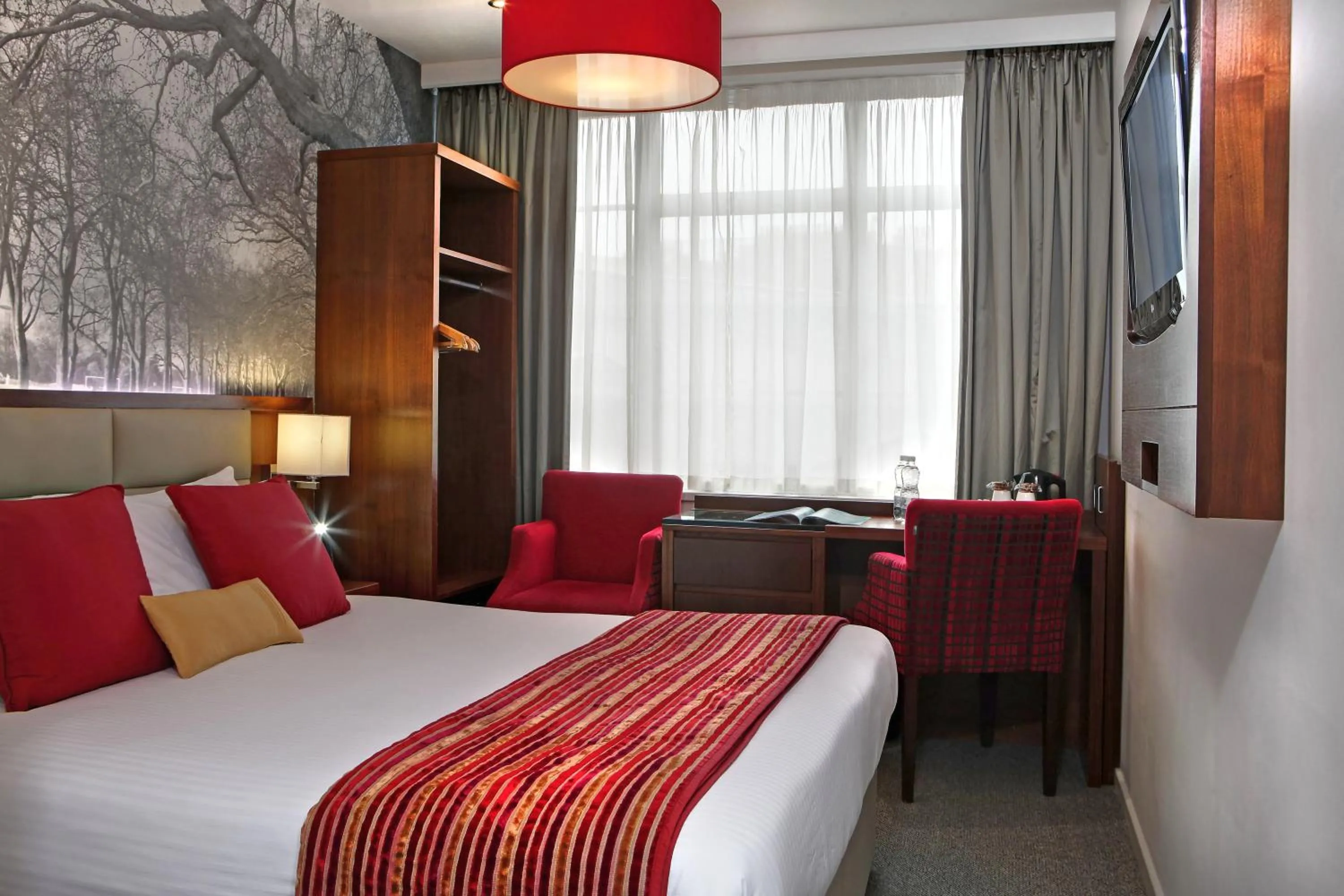 Bedroom, Room Photo in Seraphine Kensington Olympia