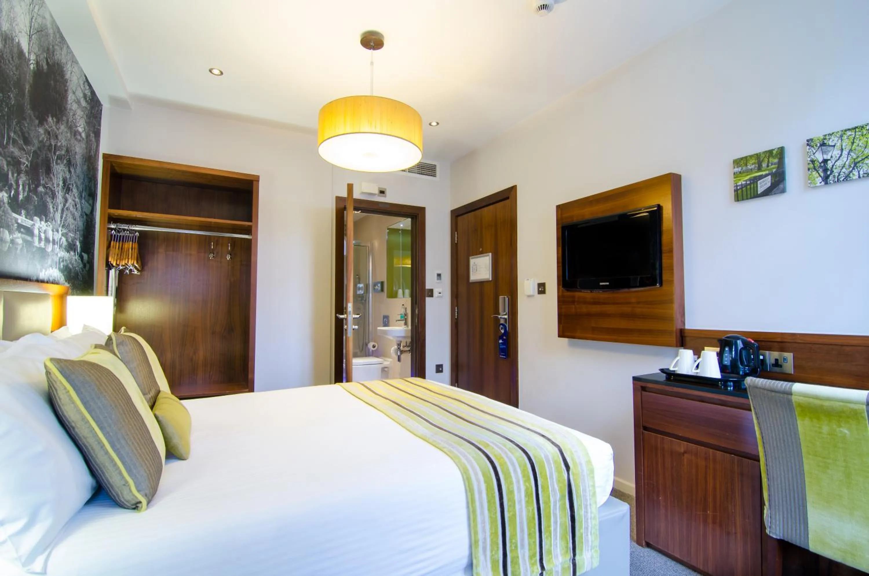 Bedroom, Room Photo in Seraphine Kensington Olympia