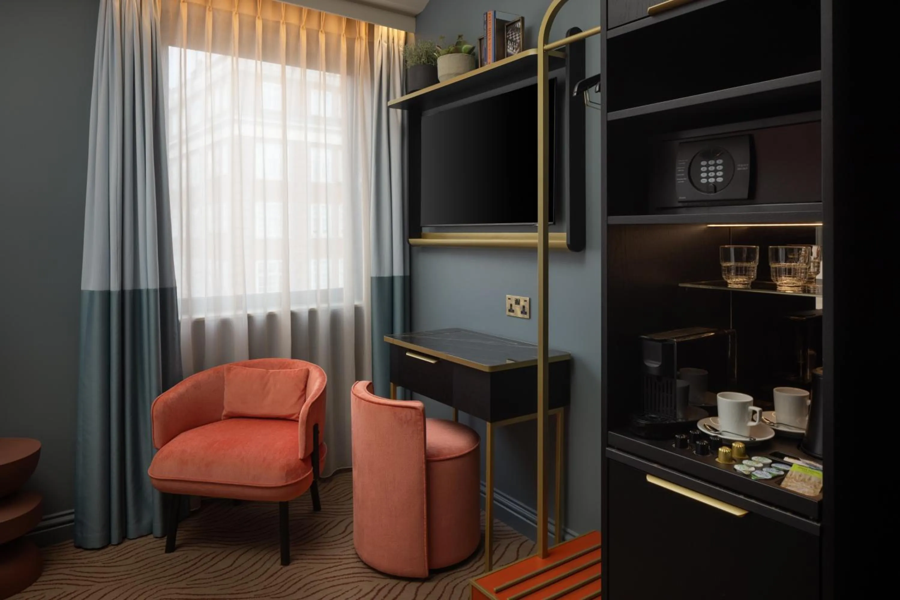 Bedroom in The Kensington Hideaway