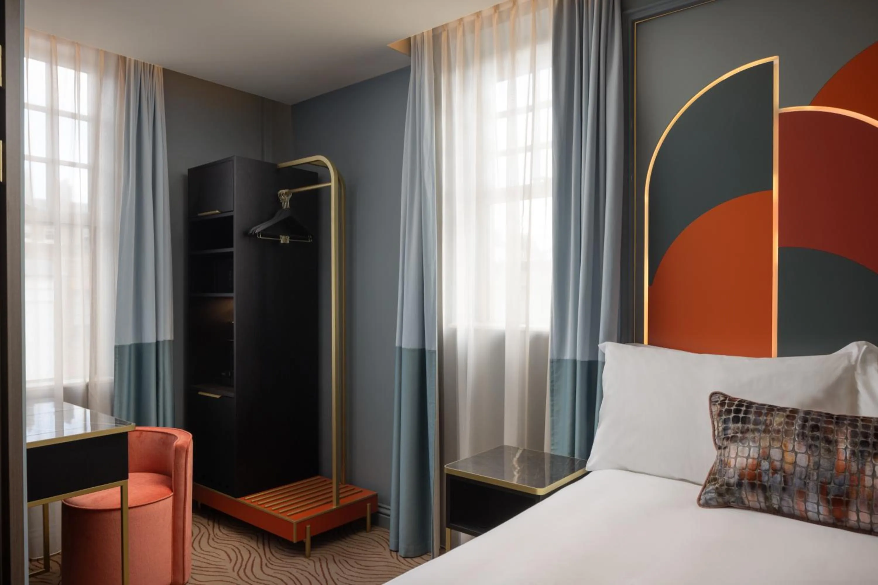 Bedroom, Bed in The Kensington Hideaway