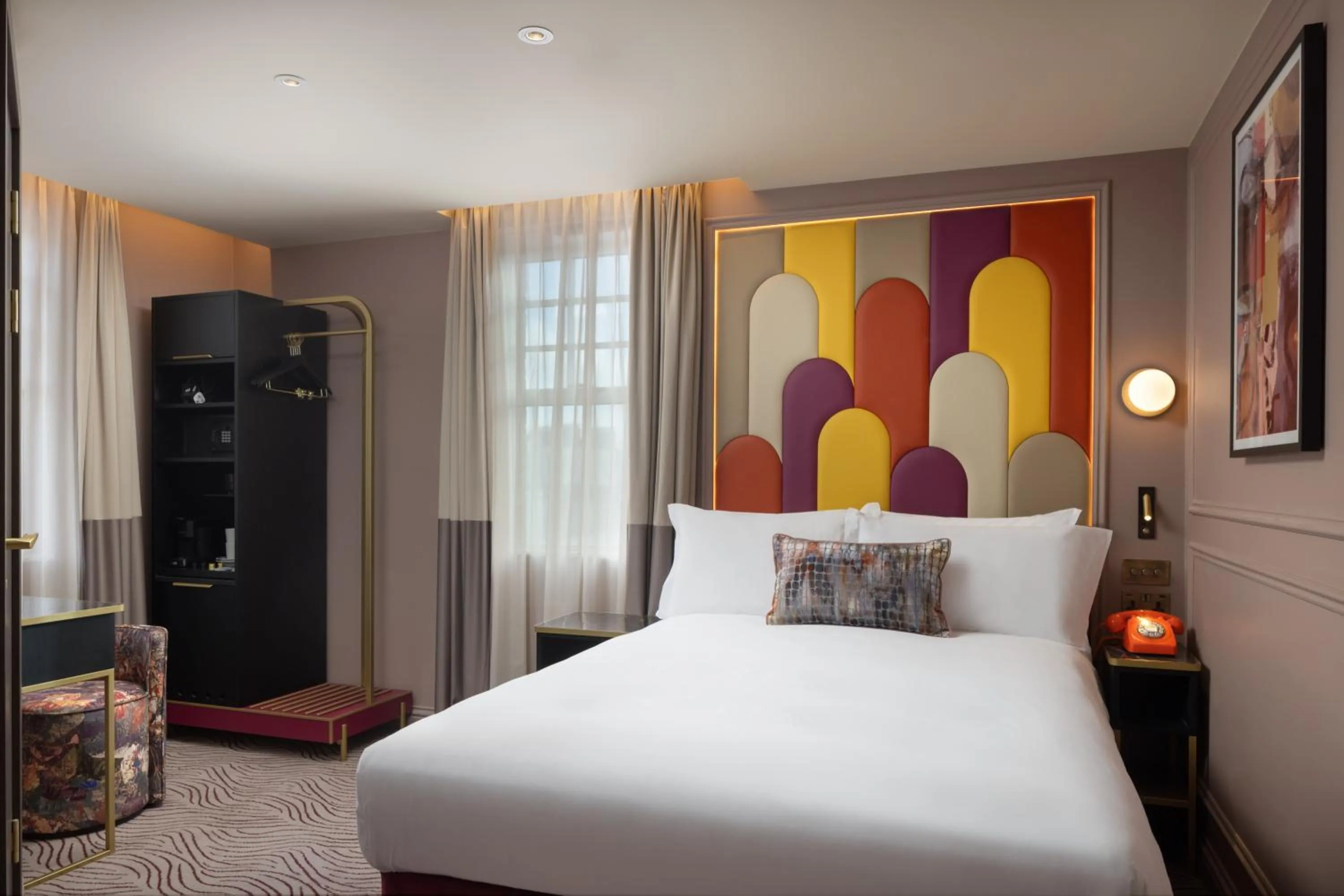 Bedroom, Bed in The Kensington Hideaway