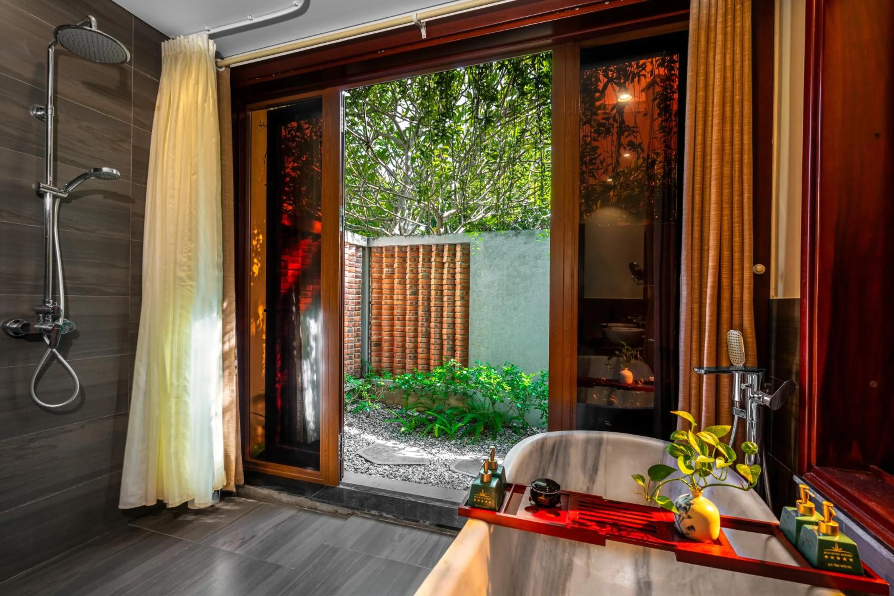 Shower in Silk Sense Hoi An River Resort - Green Luxury Escape