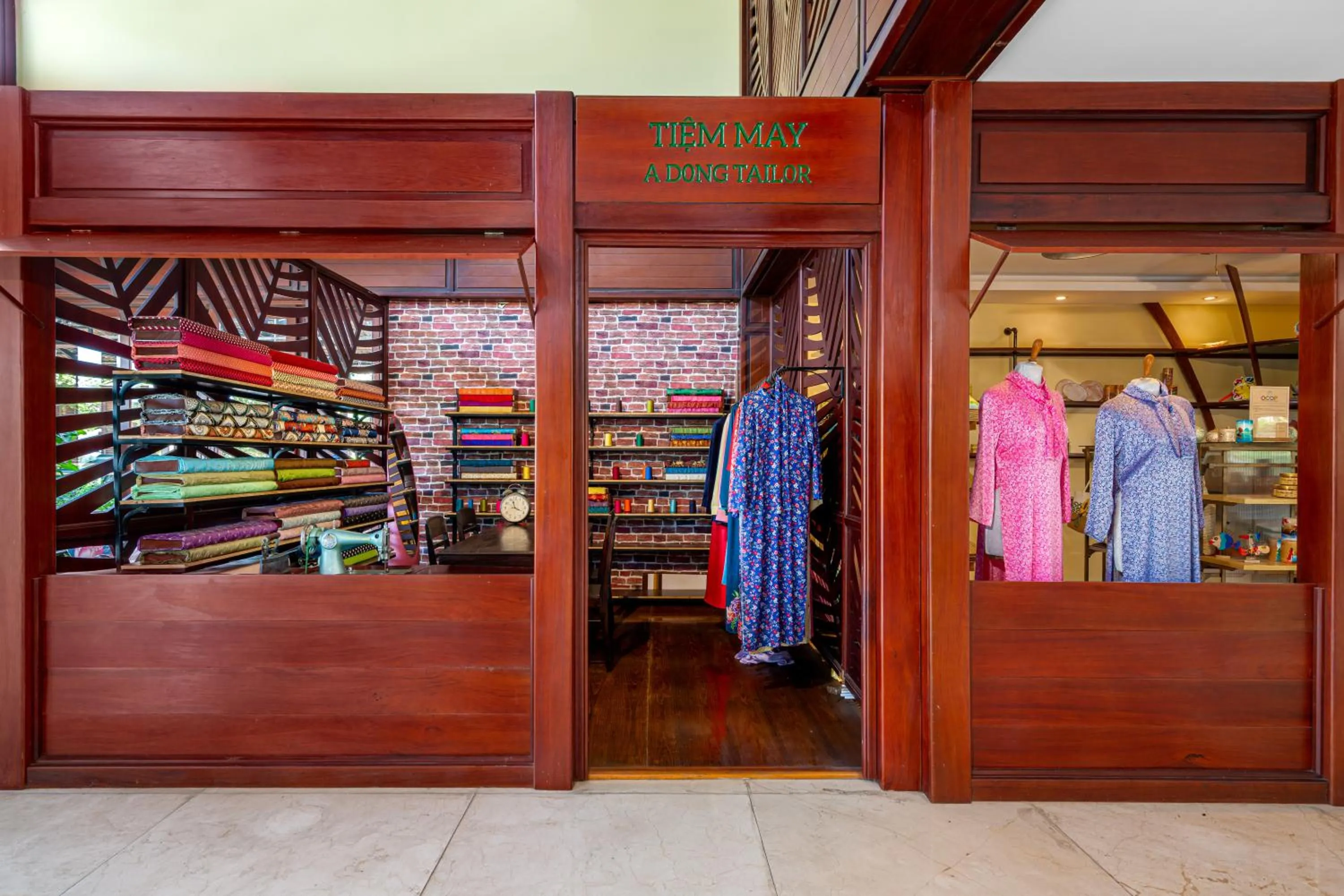 On-site shops in Silk Sense Hoi An River Resort - Green Luxury Escape