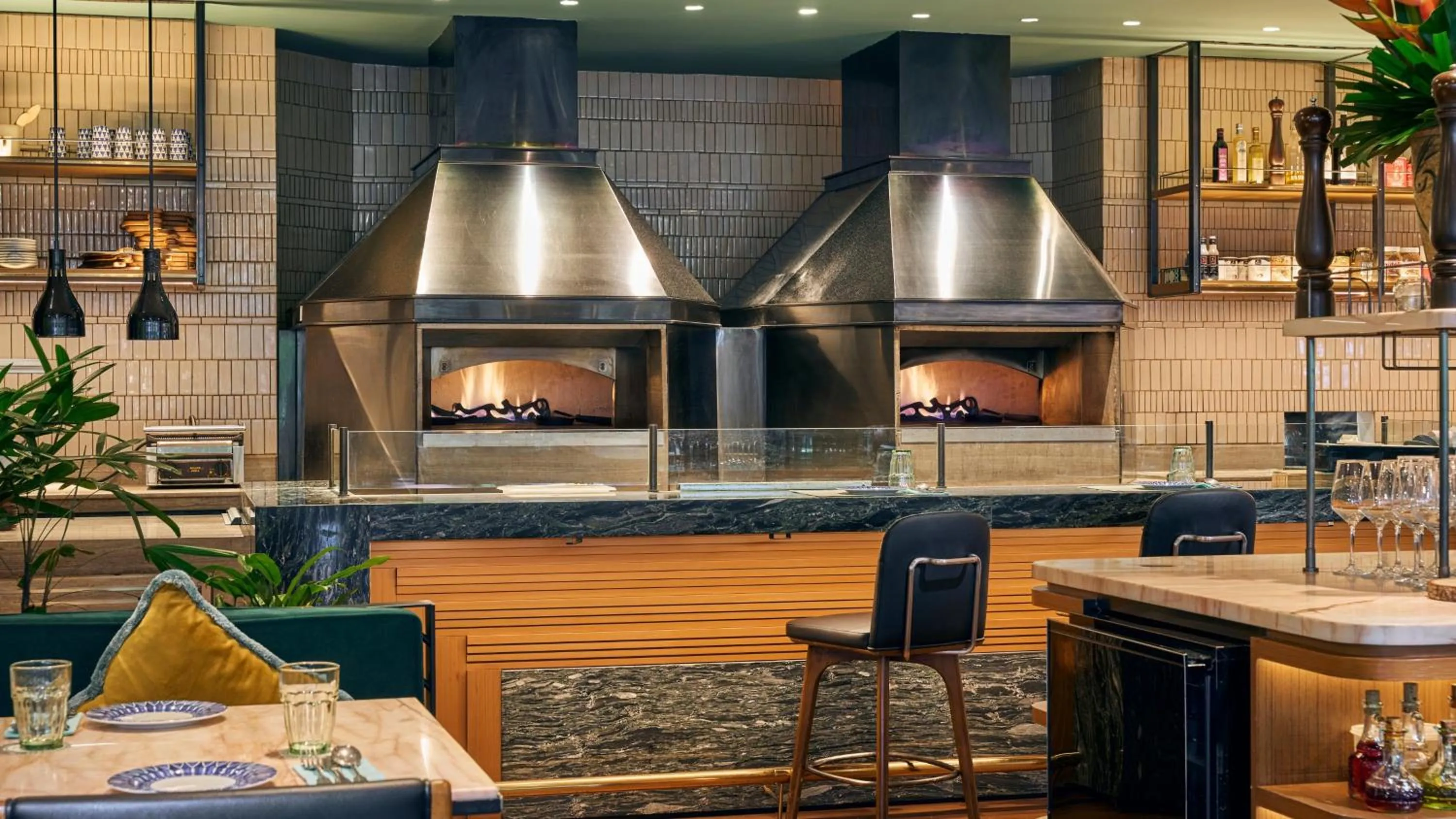 Restaurant/places to eat in InterContinental Singapore Robertson Quay by IHG