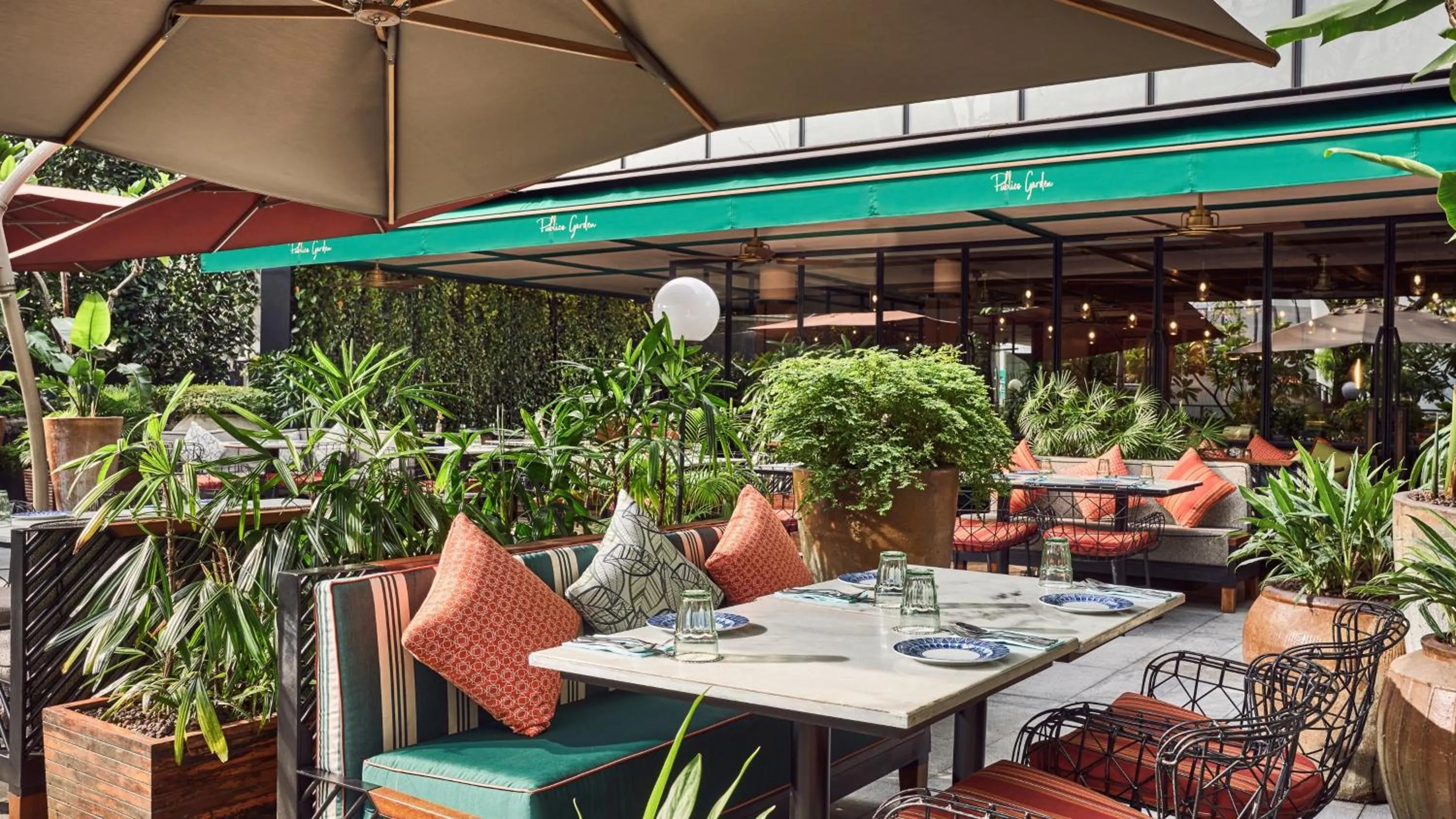 Restaurant/places to eat in InterContinental Singapore Robertson Quay by IHG