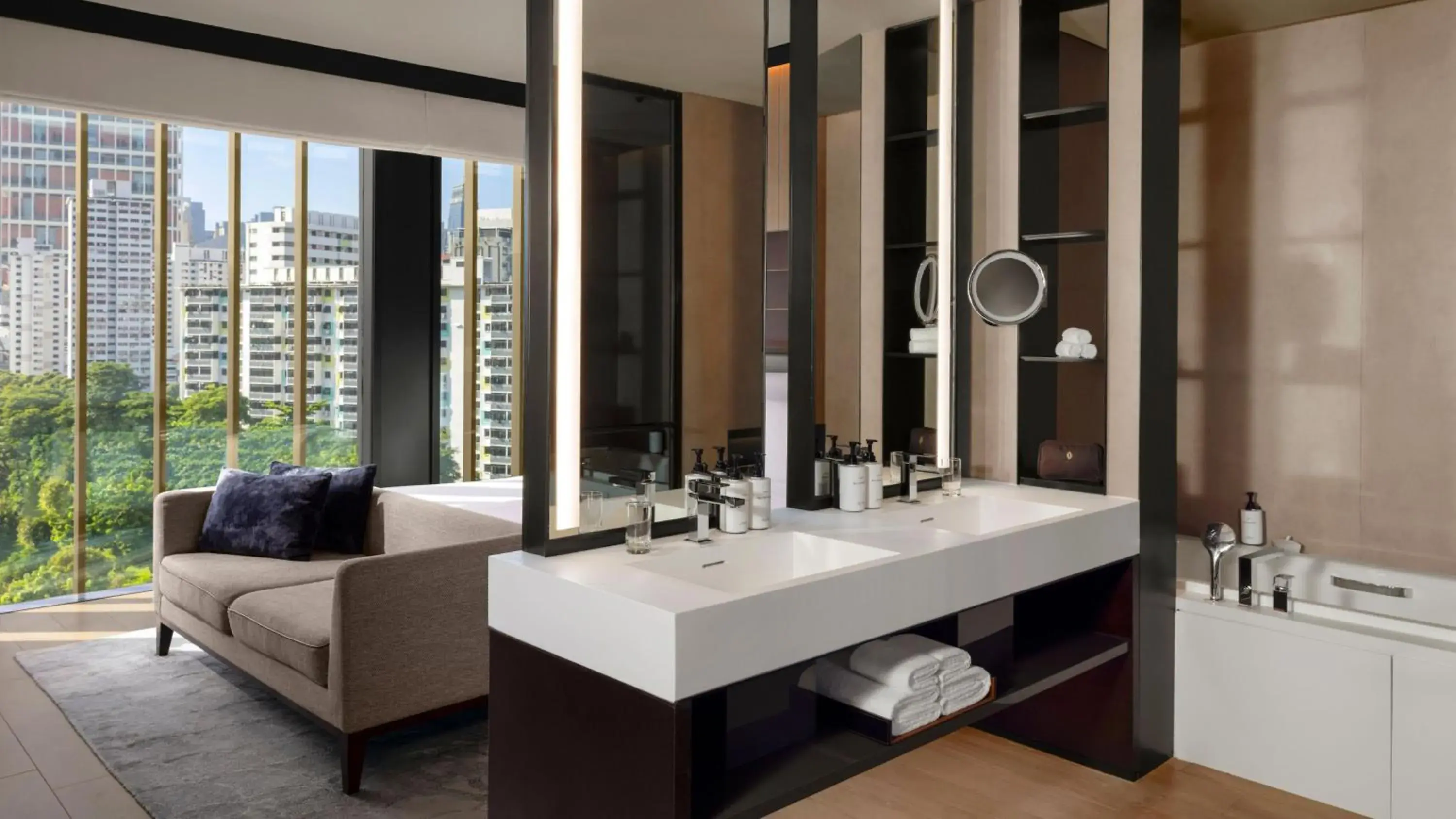 Junior King Suite in InterContinental Singapore Robertson Quay by IHG Junior King Suite in InterContinental Singapore Robertson Quay by IHG