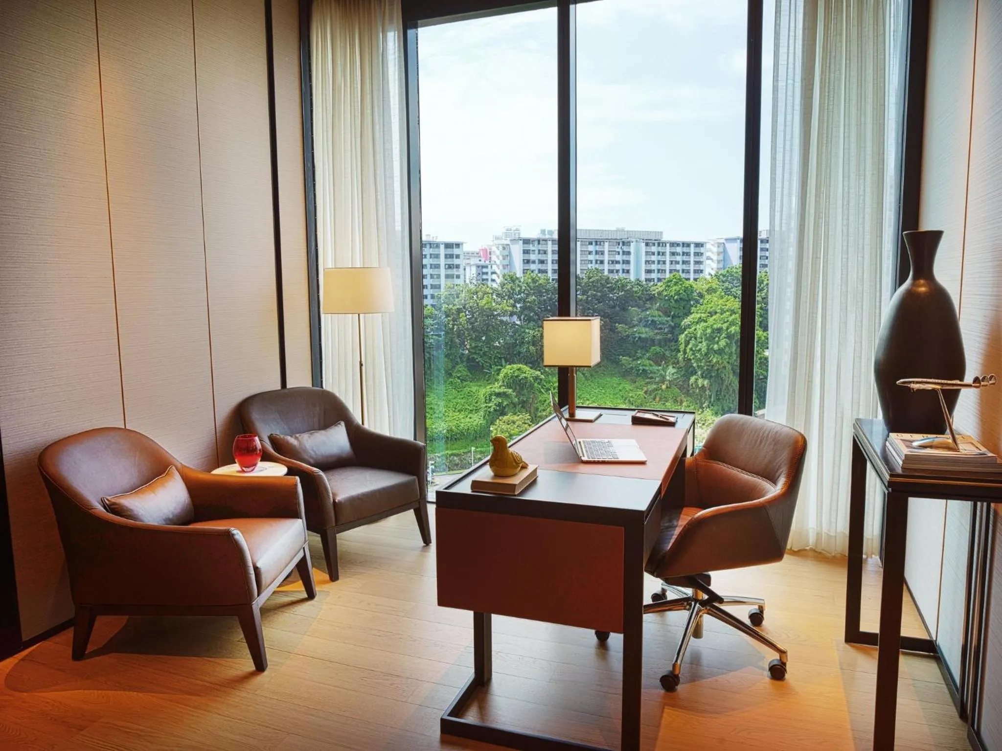 Photo of the whole room in InterContinental Singapore Robertson Quay by IHG
