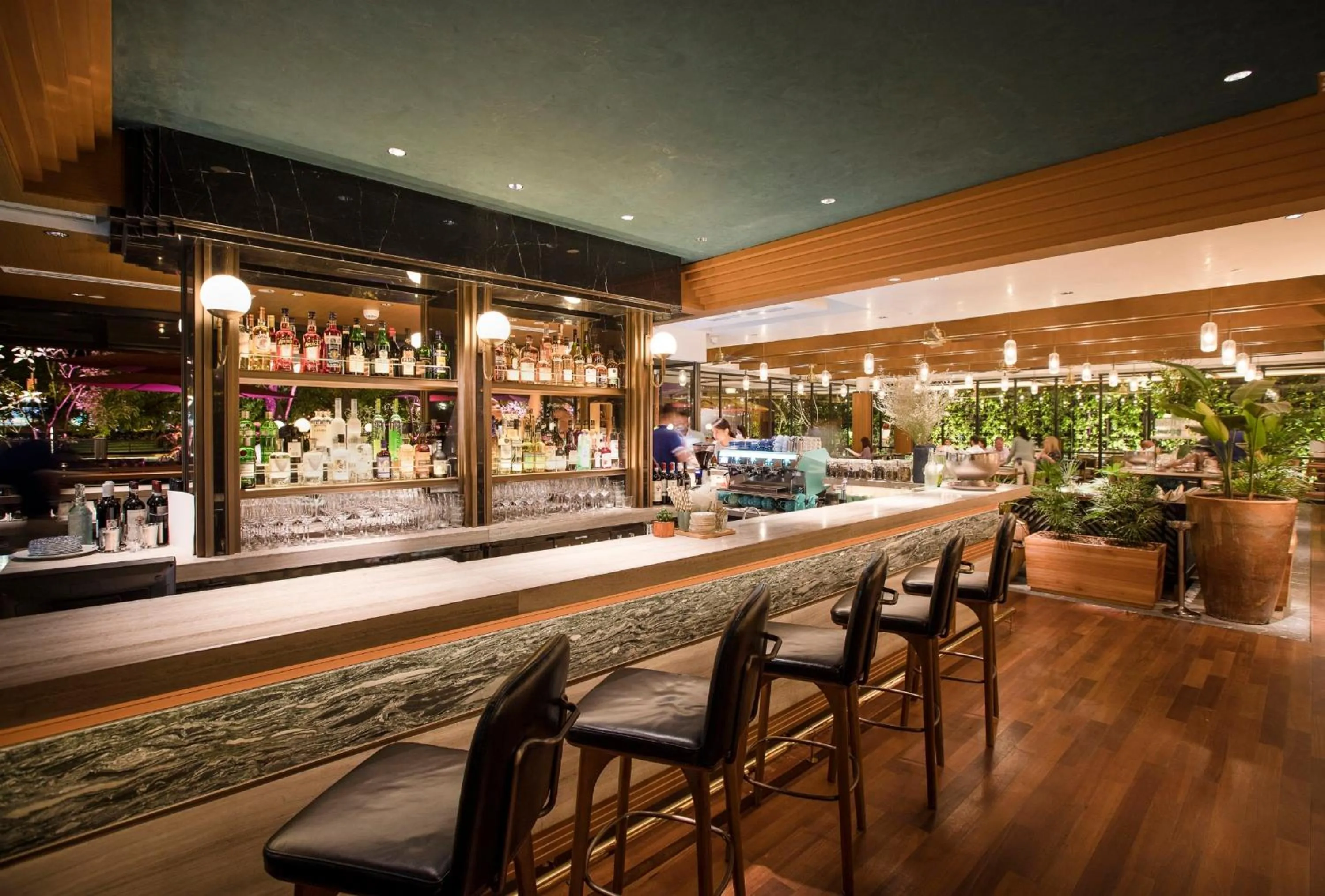Lounge or bar in InterContinental Singapore Robertson Quay by IHG