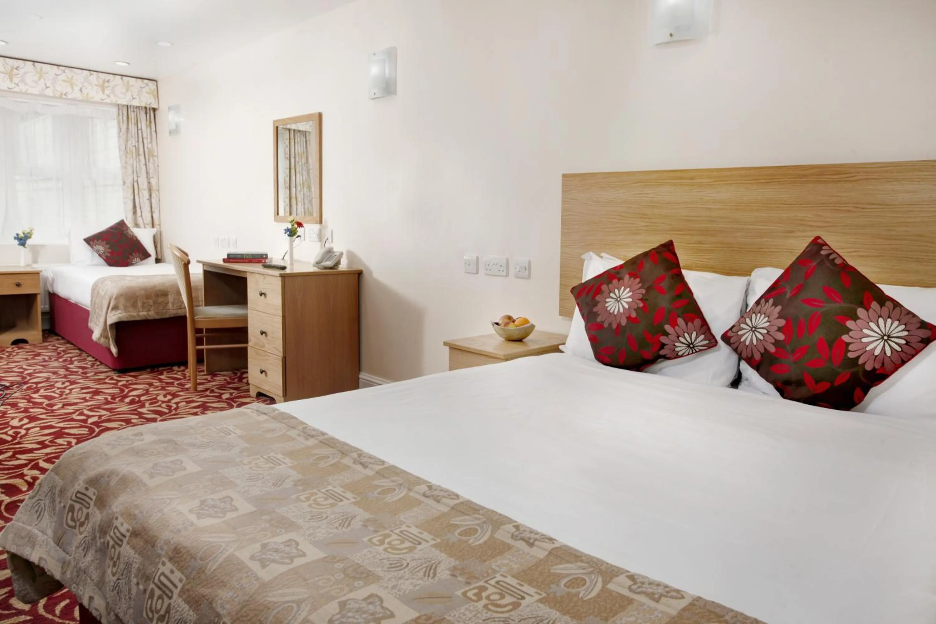 Photo of the whole room, Bed in Best Western London Ilford Hotel