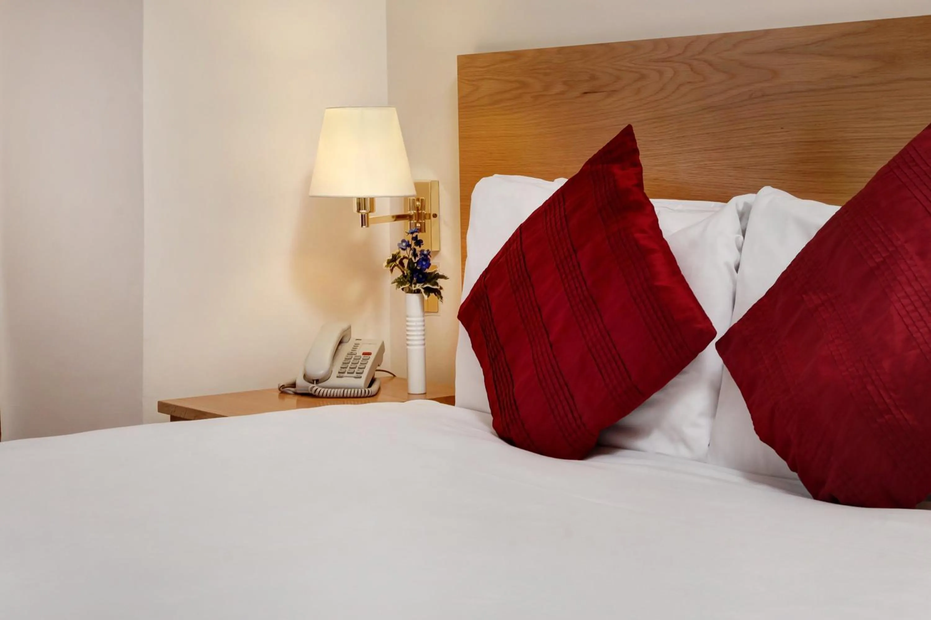 Photo of the whole room, Bed in Best Western London Ilford Hotel